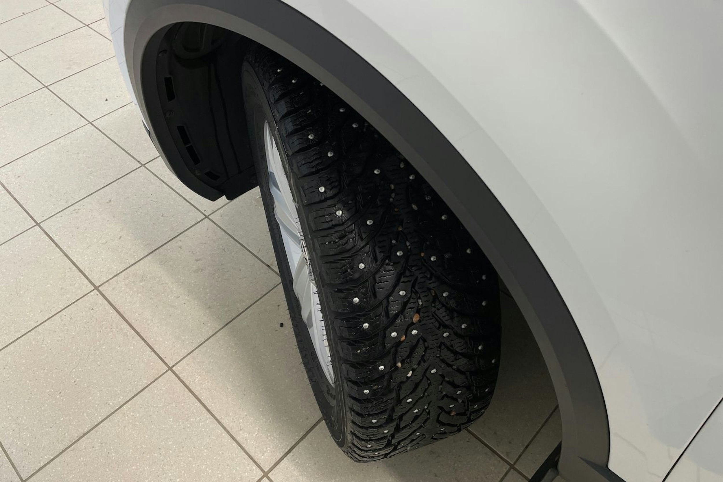 valkoinen Volkswagen T-Roc 2018 kuva 13.