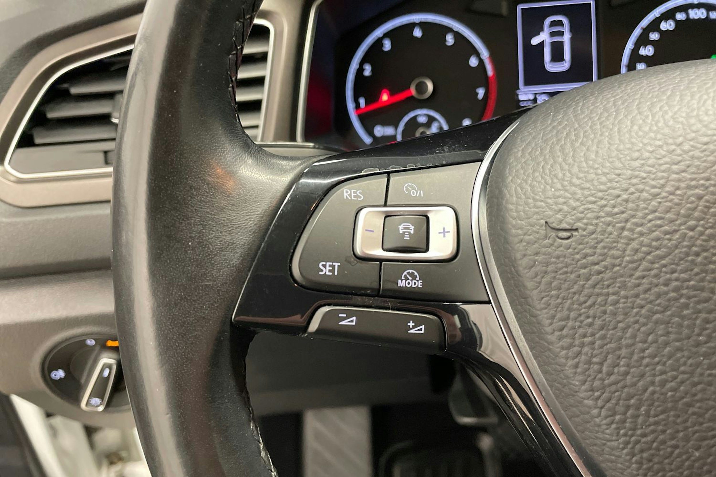 valkoinen Volkswagen T-Roc 2018 kuva 16.