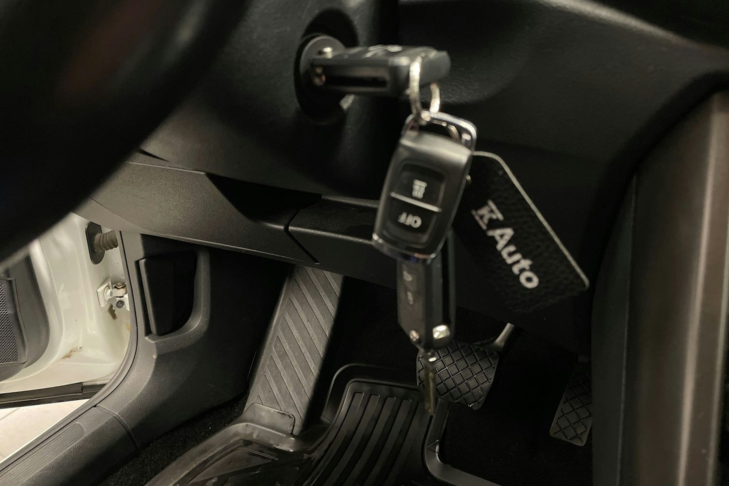 valkoinen Volkswagen T-Roc 2018 kuva 17.