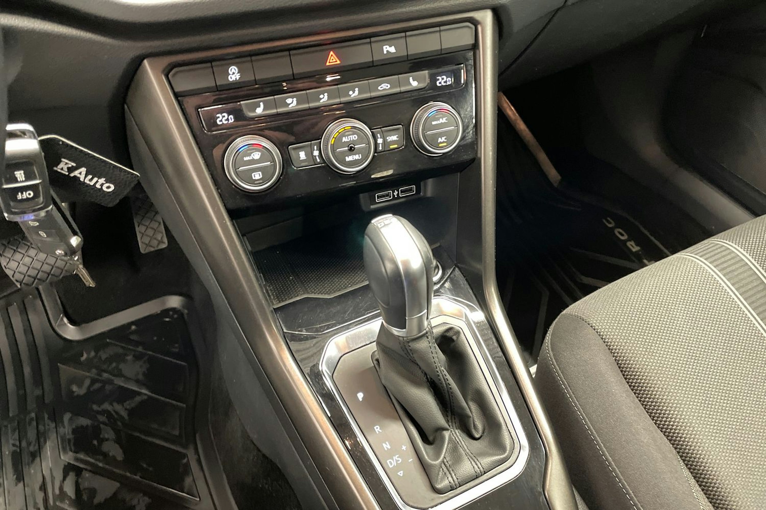 valkoinen Volkswagen T-Roc 2018 kuva 18.