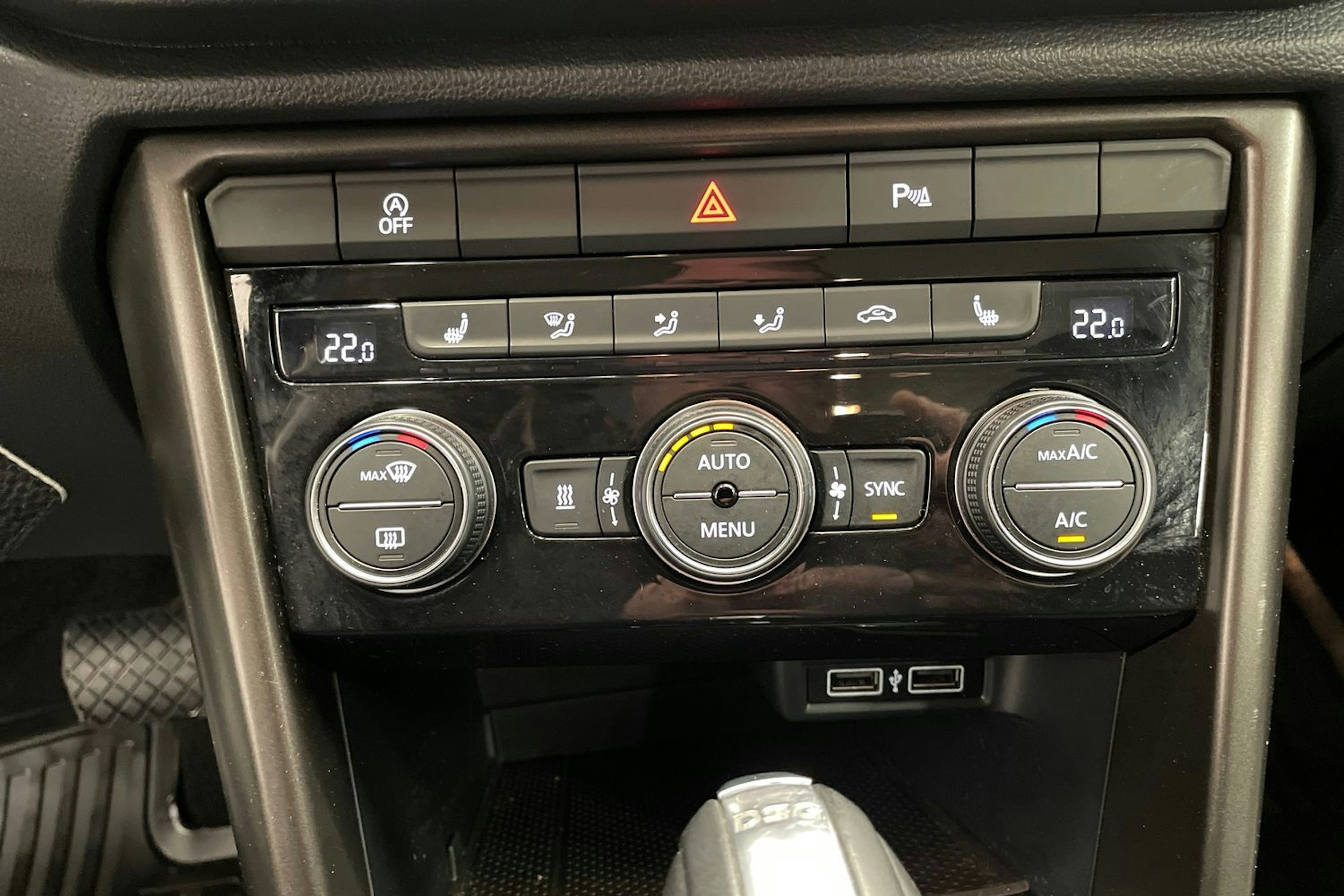 valkoinen Volkswagen T-Roc 2018 kuva 19.