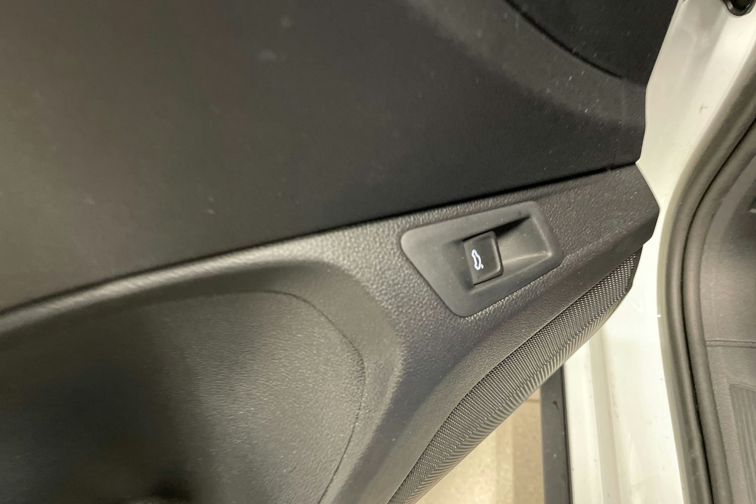 valkoinen Volkswagen T-Roc 2018 kuva 22.