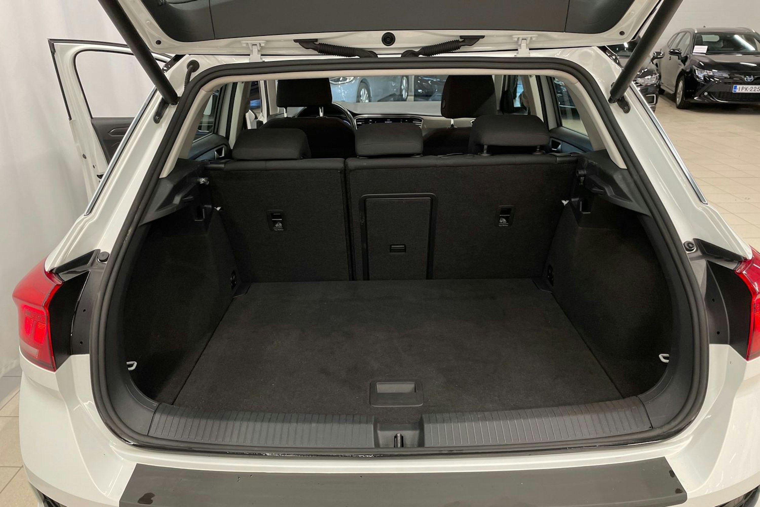 valkoinen Volkswagen T-Roc 2018 kuva 23.