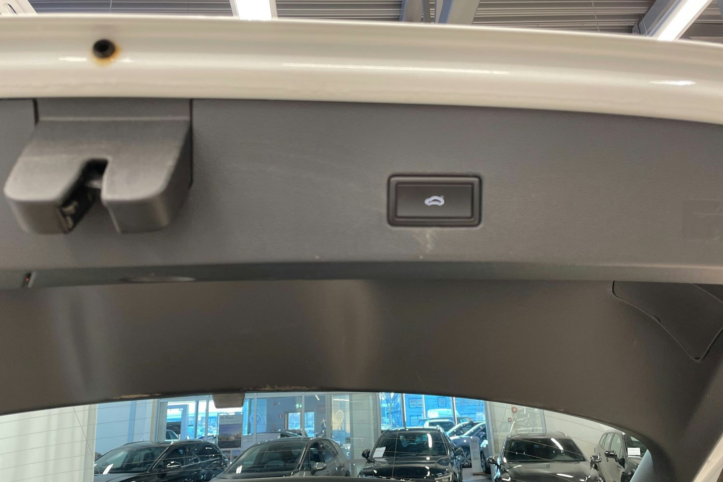 valkoinen Volkswagen T-Roc 2018 kuva 24.