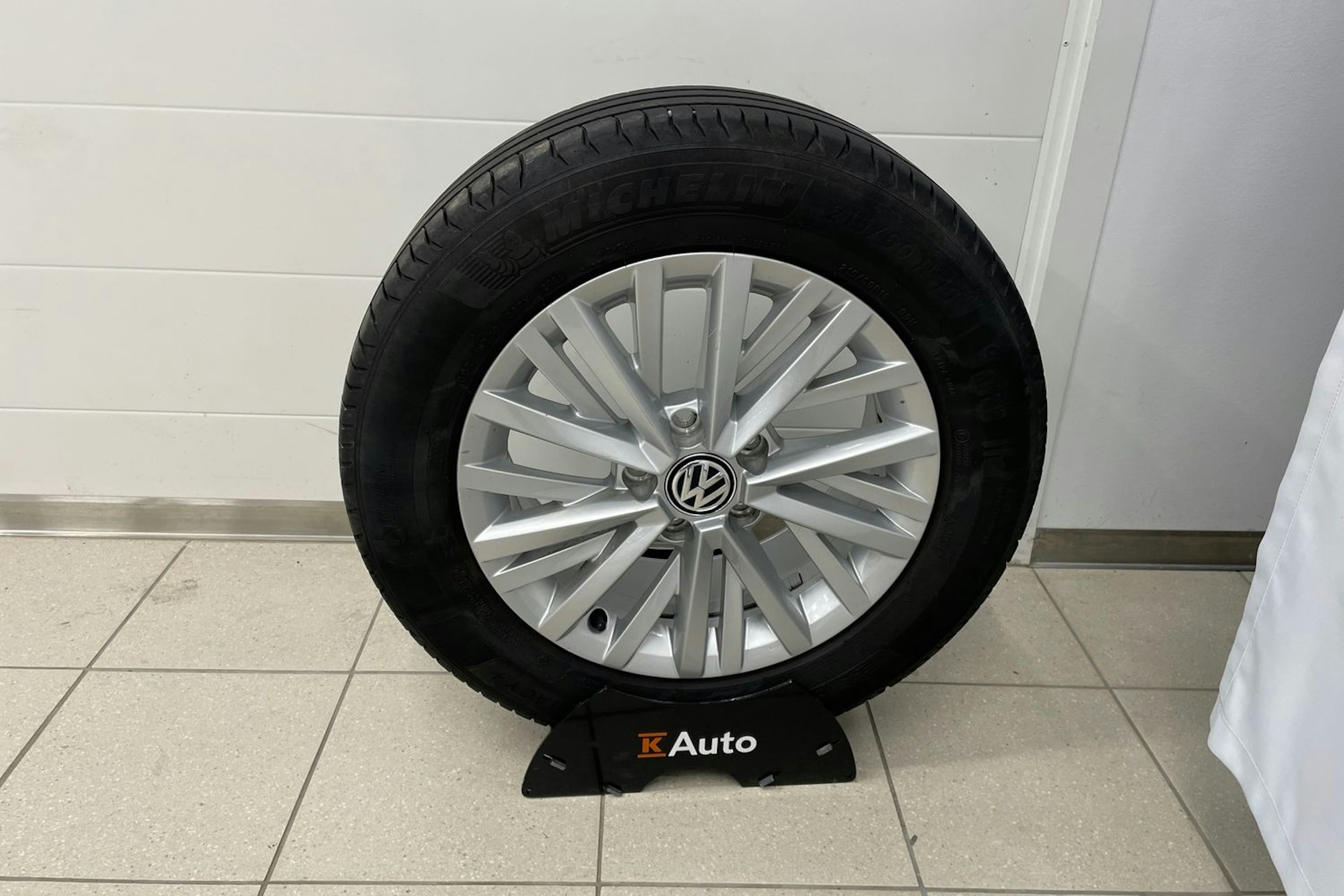 valkoinen Volkswagen T-Roc 2018 kuva 25.