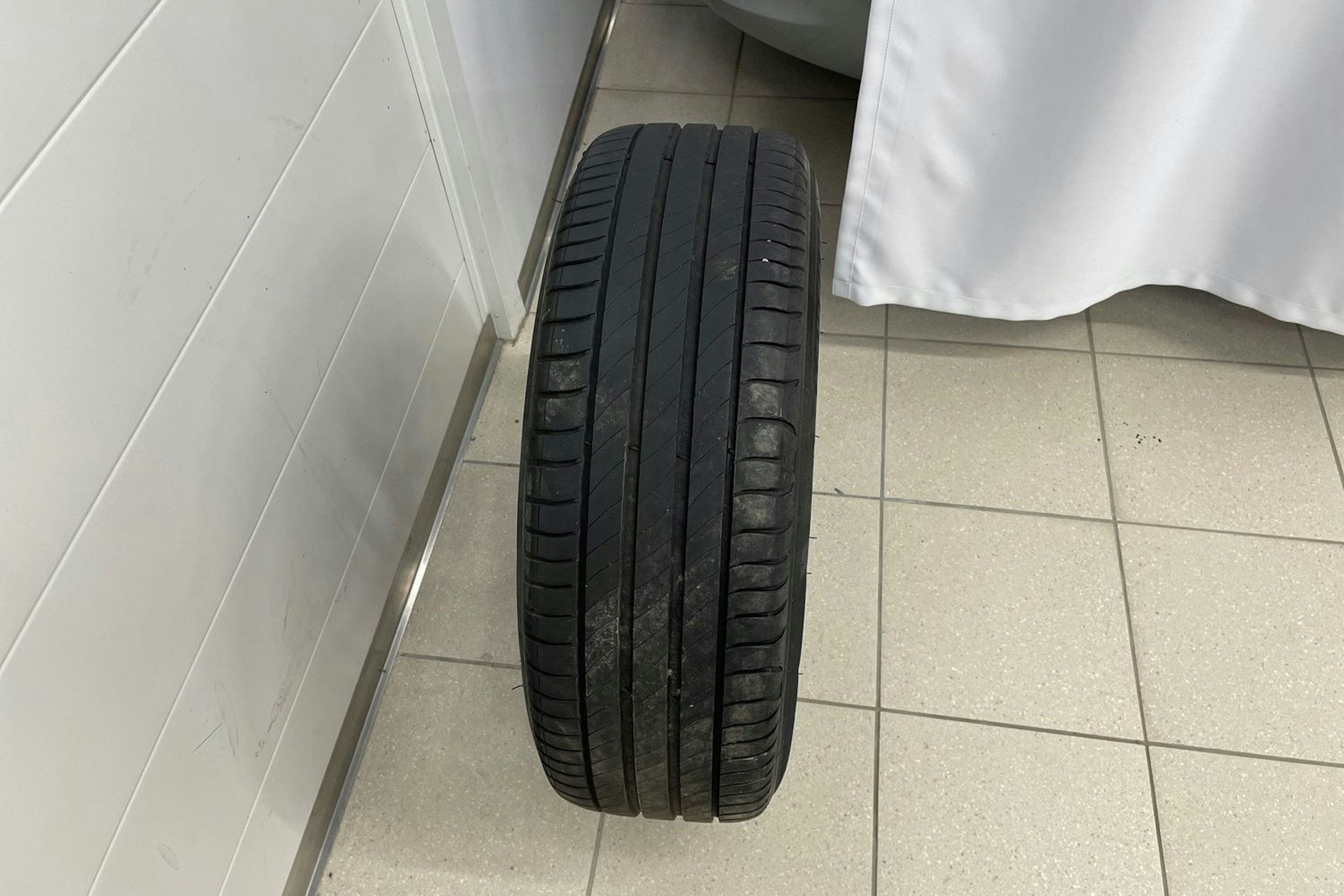 valkoinen Volkswagen T-Roc 2018 kuva 26.