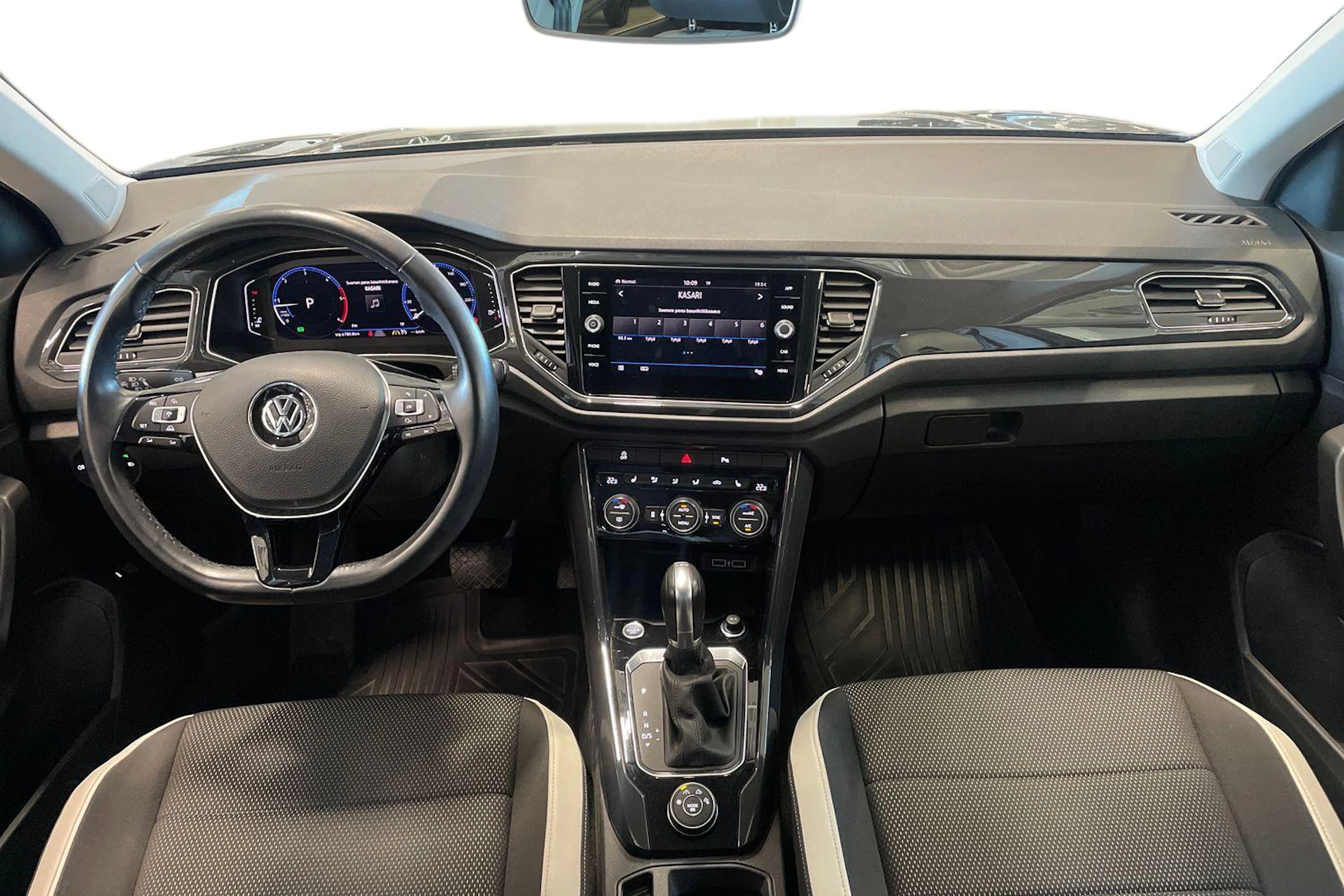 ruskea (beige) Volkswagen T-Roc 2018 kuva 9.