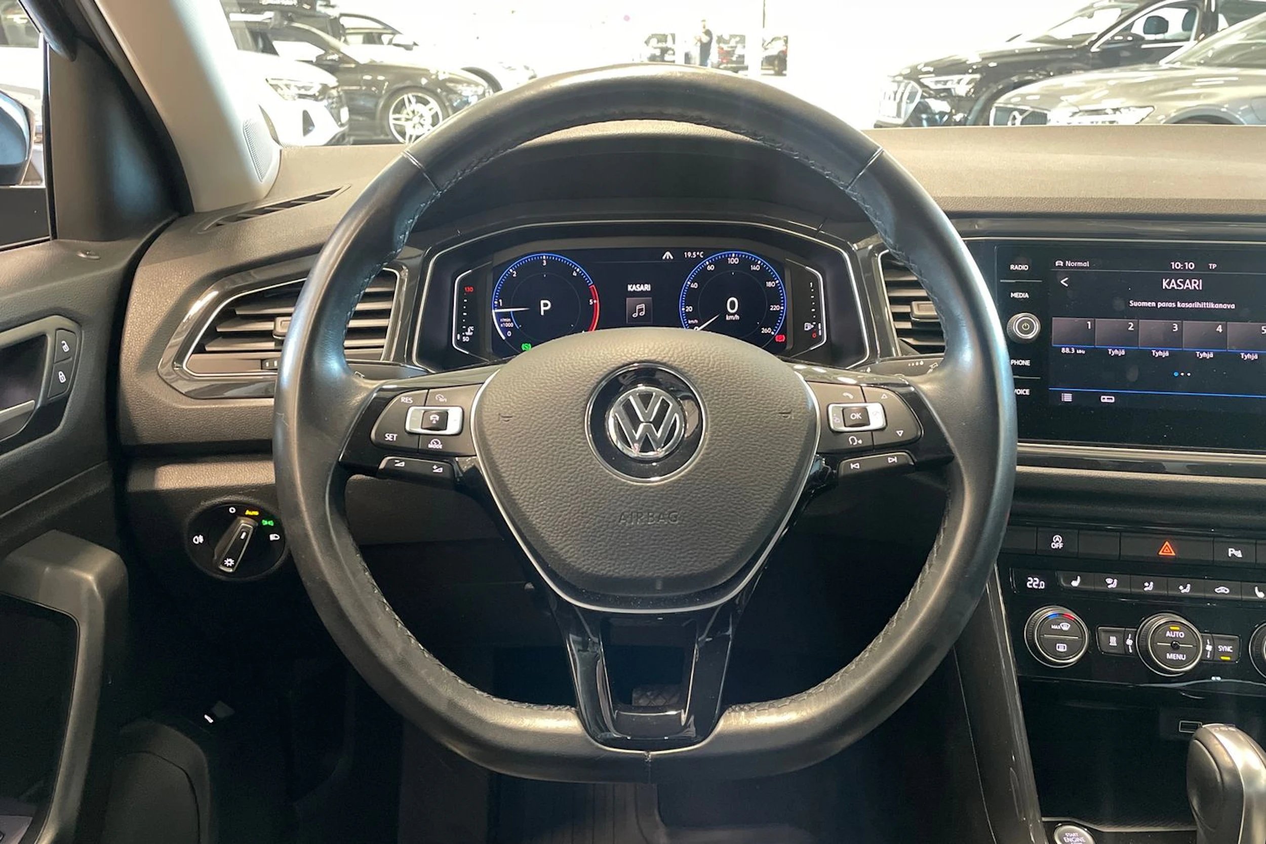 ruskea (beige) Volkswagen T-Roc 2018 kuva 16.