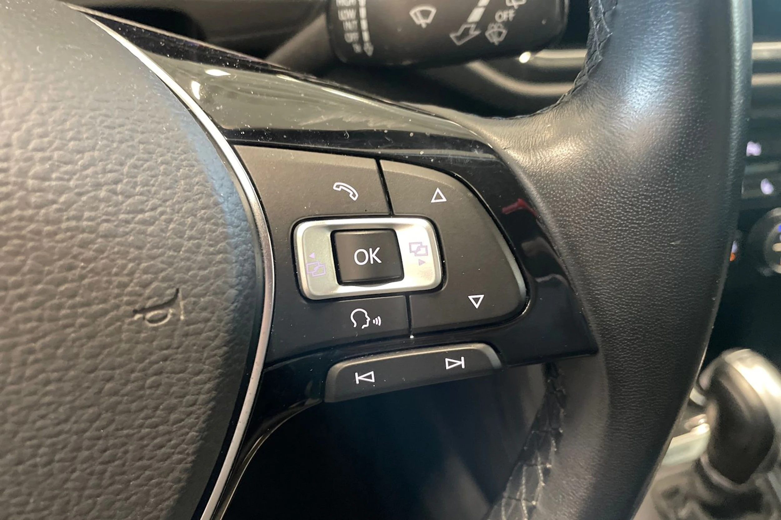 ruskea (beige) Volkswagen T-Roc 2018 kuva 17.