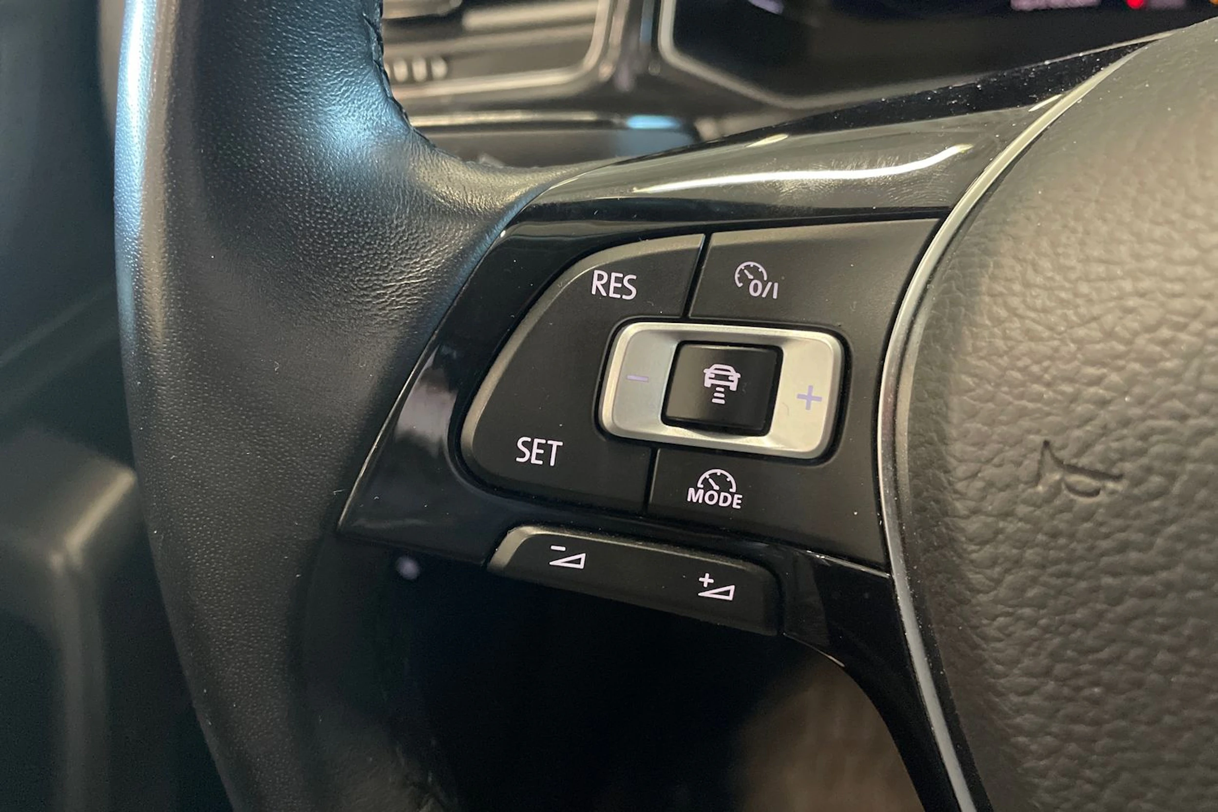ruskea (beige) Volkswagen T-Roc 2018 kuva 18.