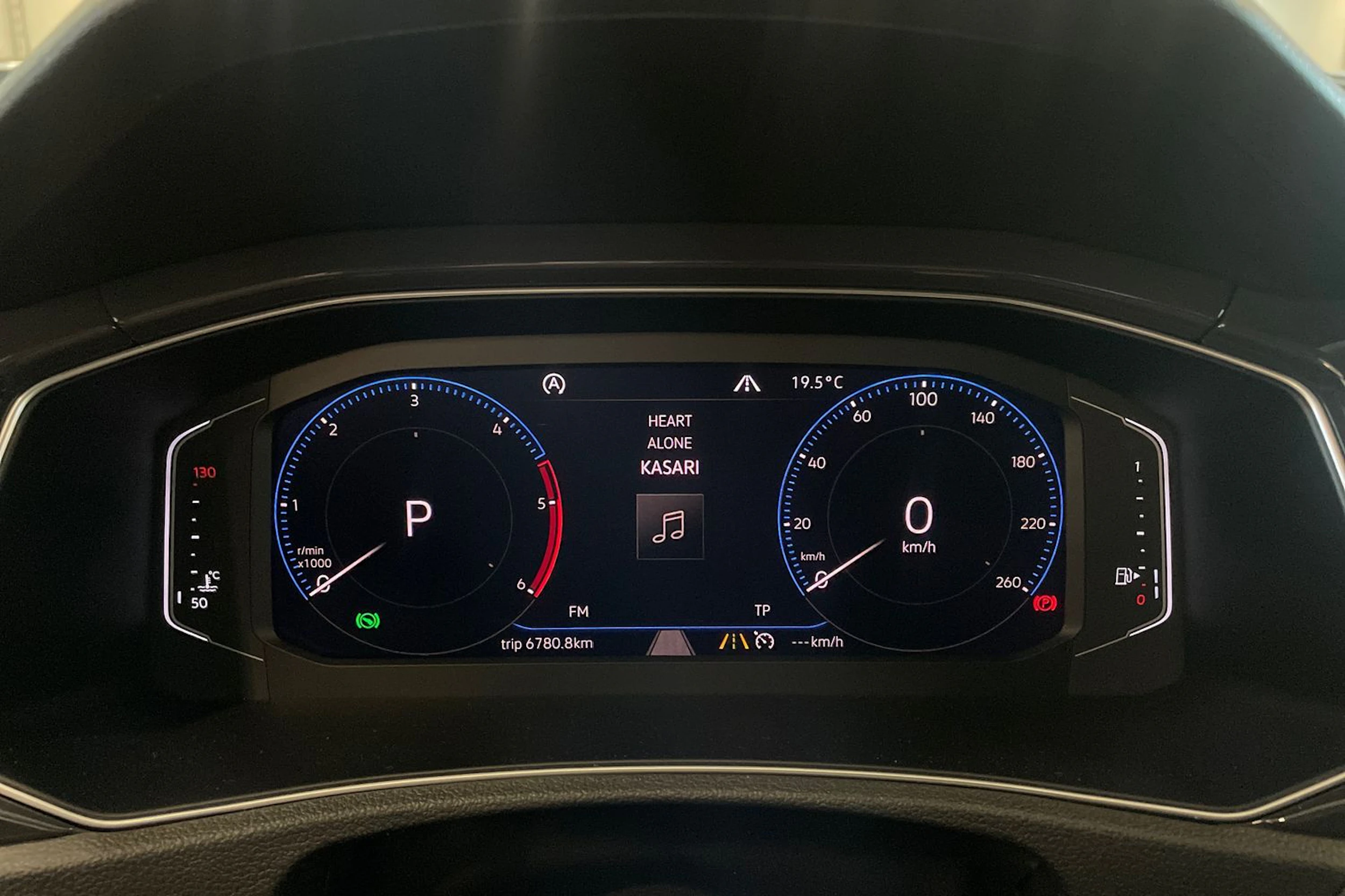ruskea (beige) Volkswagen T-Roc 2018 kuva 20.