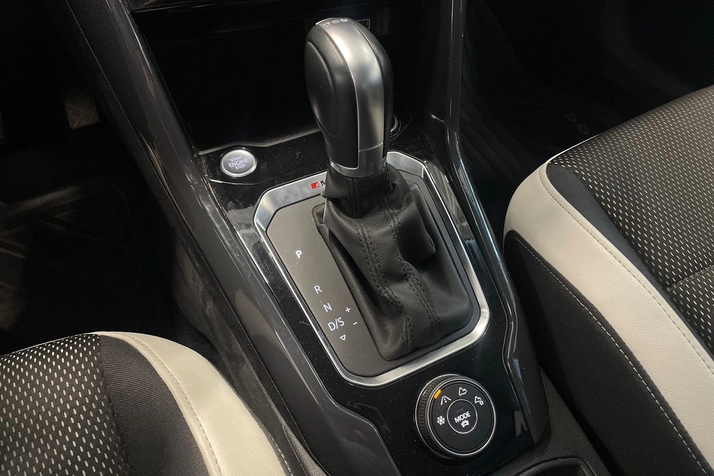 ruskea (beige) Volkswagen T-Roc 2018 kuva 30.