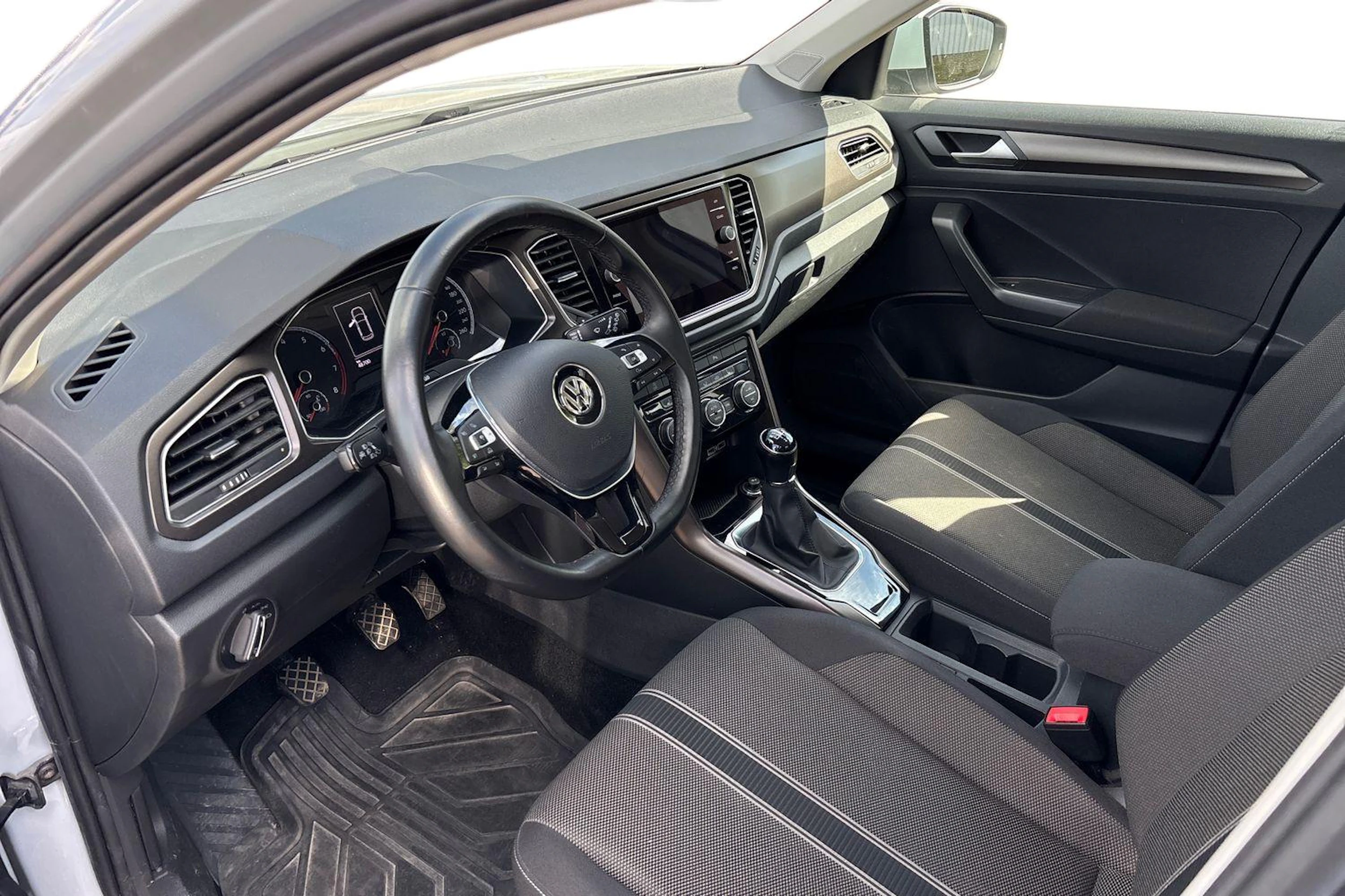 Valkoinen Volkswagen T-Roc 2018 kuva 3.