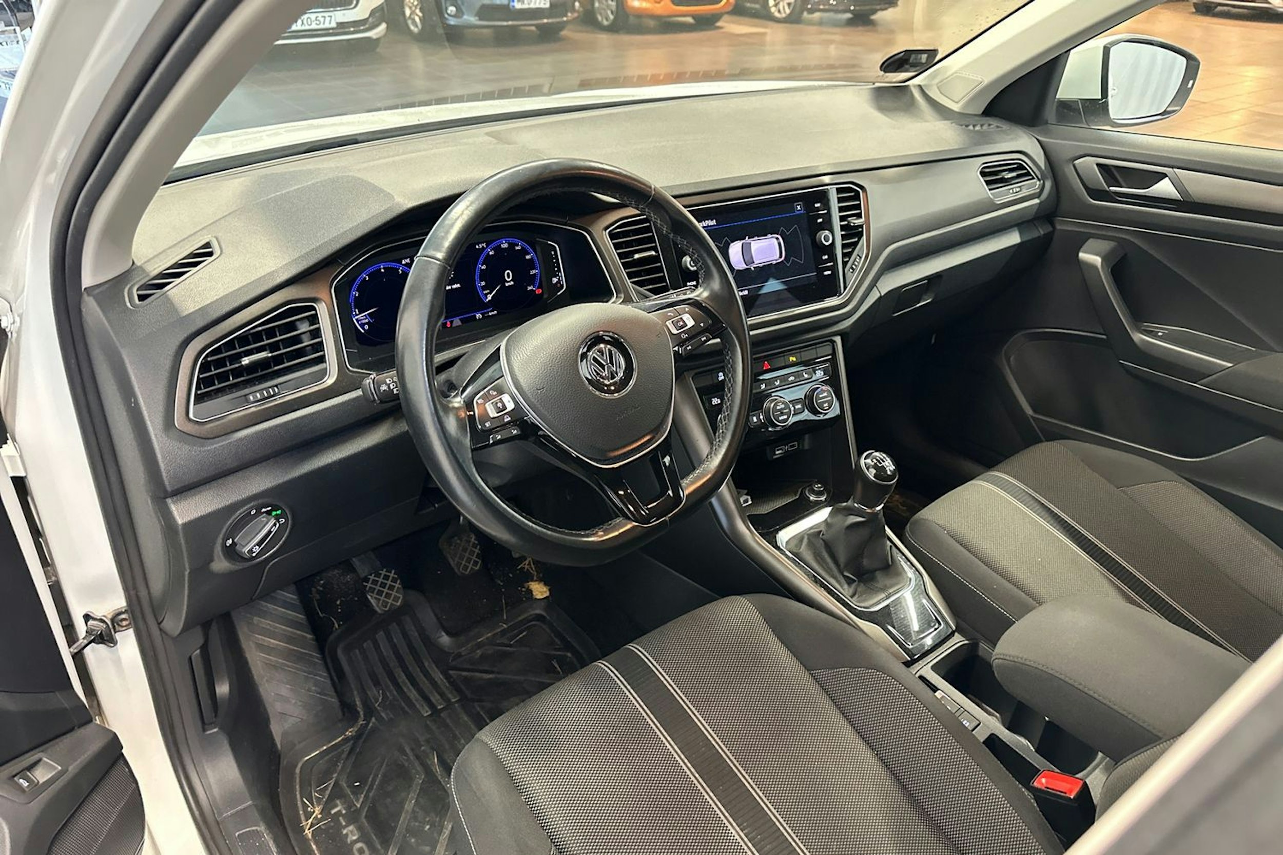 valkoinen Volkswagen T-Roc 2018 kuva 3.