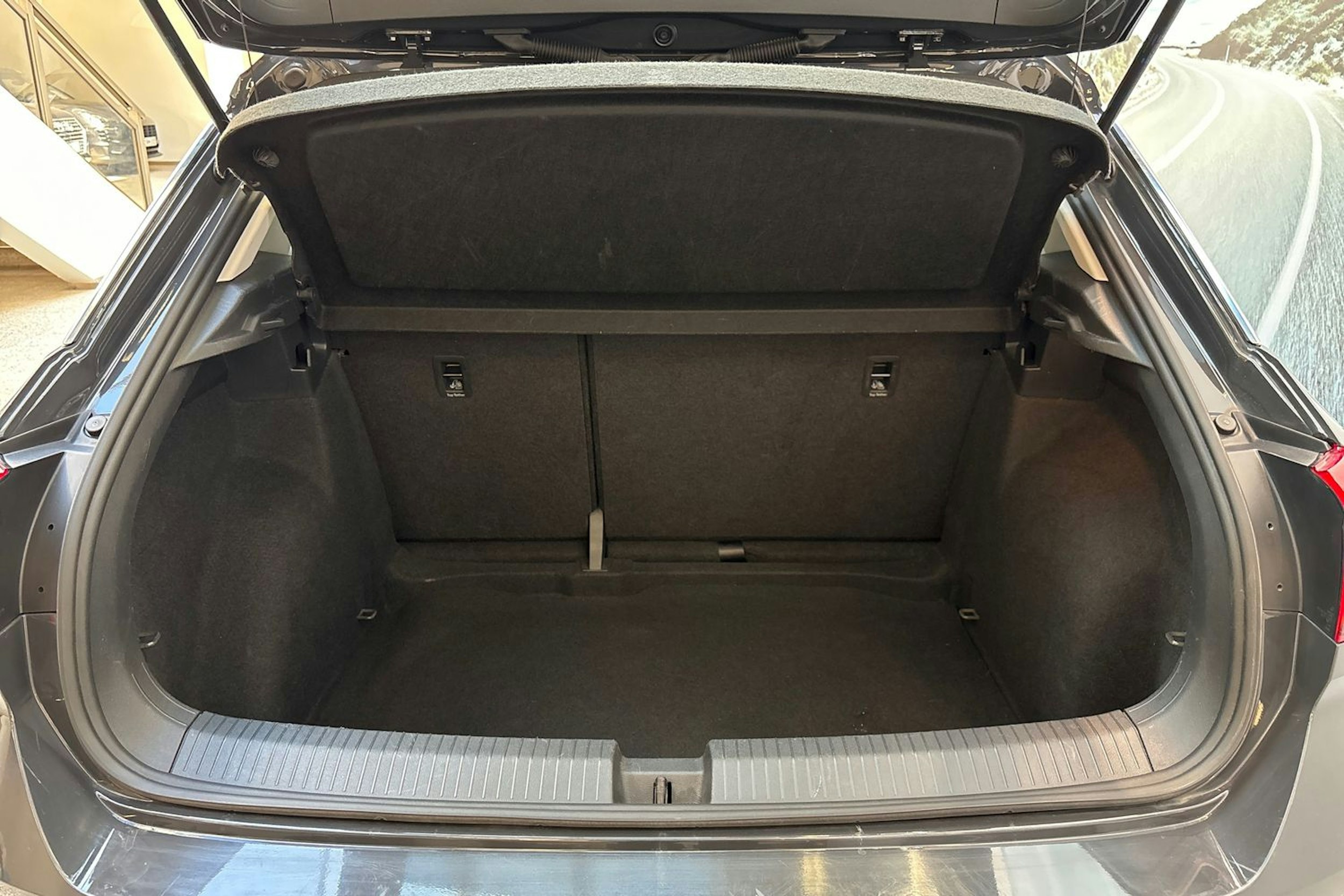 harmaa Volkswagen T-Roc 2018 kuva 14.