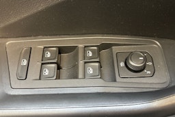 harmaa Volkswagen T-Roc 2018 kuva 16.