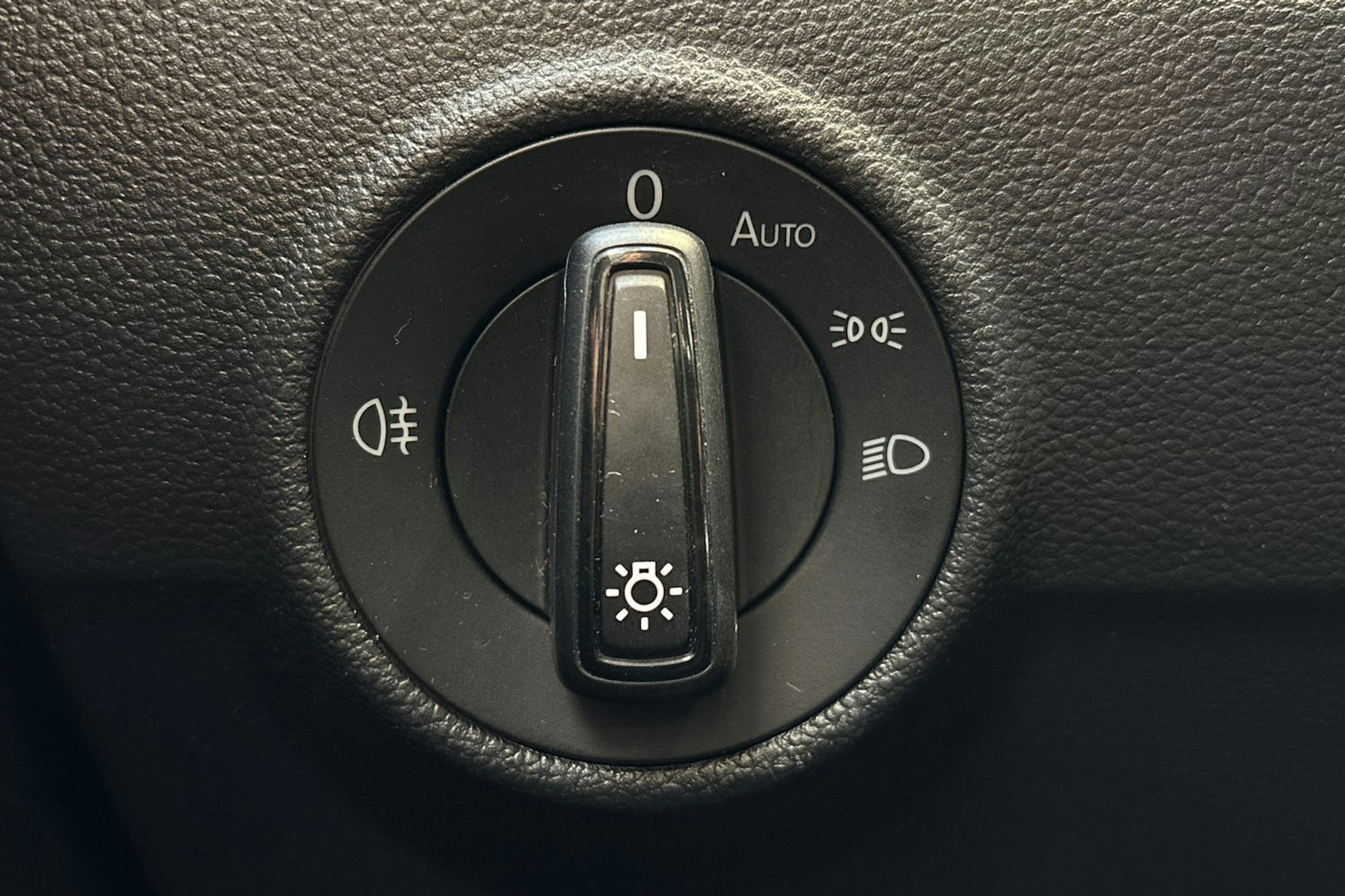 harmaa Volkswagen T-Roc 2018 kuva 17.