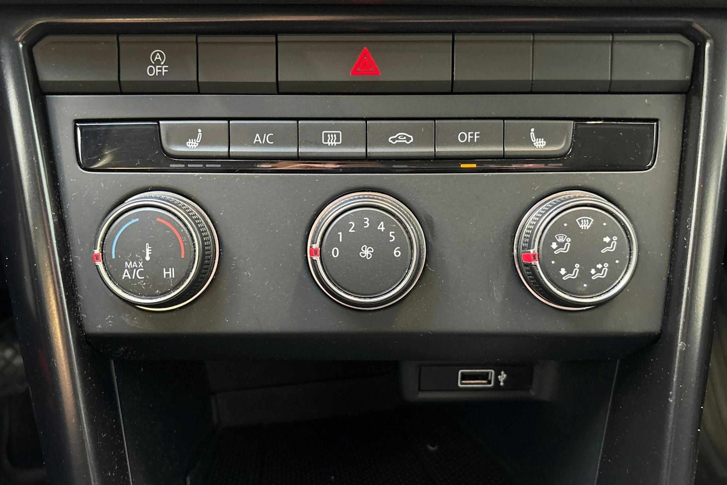 harmaa Volkswagen T-Roc 2018 kuva 23.