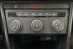 harmaa Volkswagen T-Roc 2018 kuva 23.
