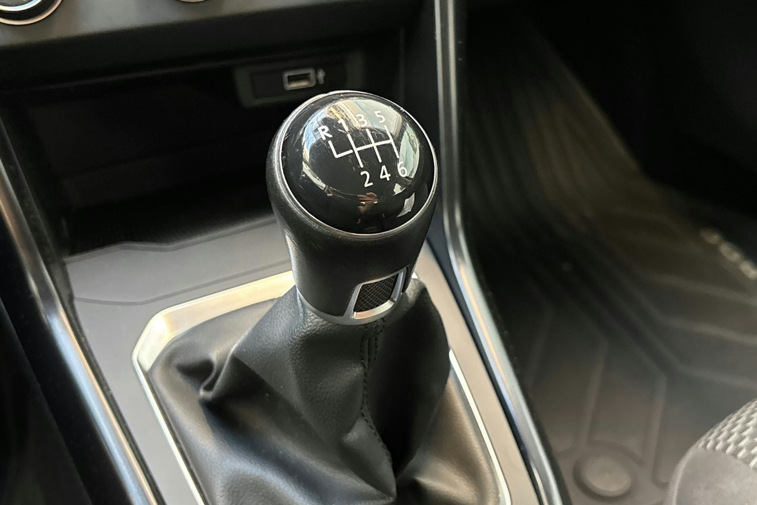 harmaa Volkswagen T-Roc 2018 kuva 25.
