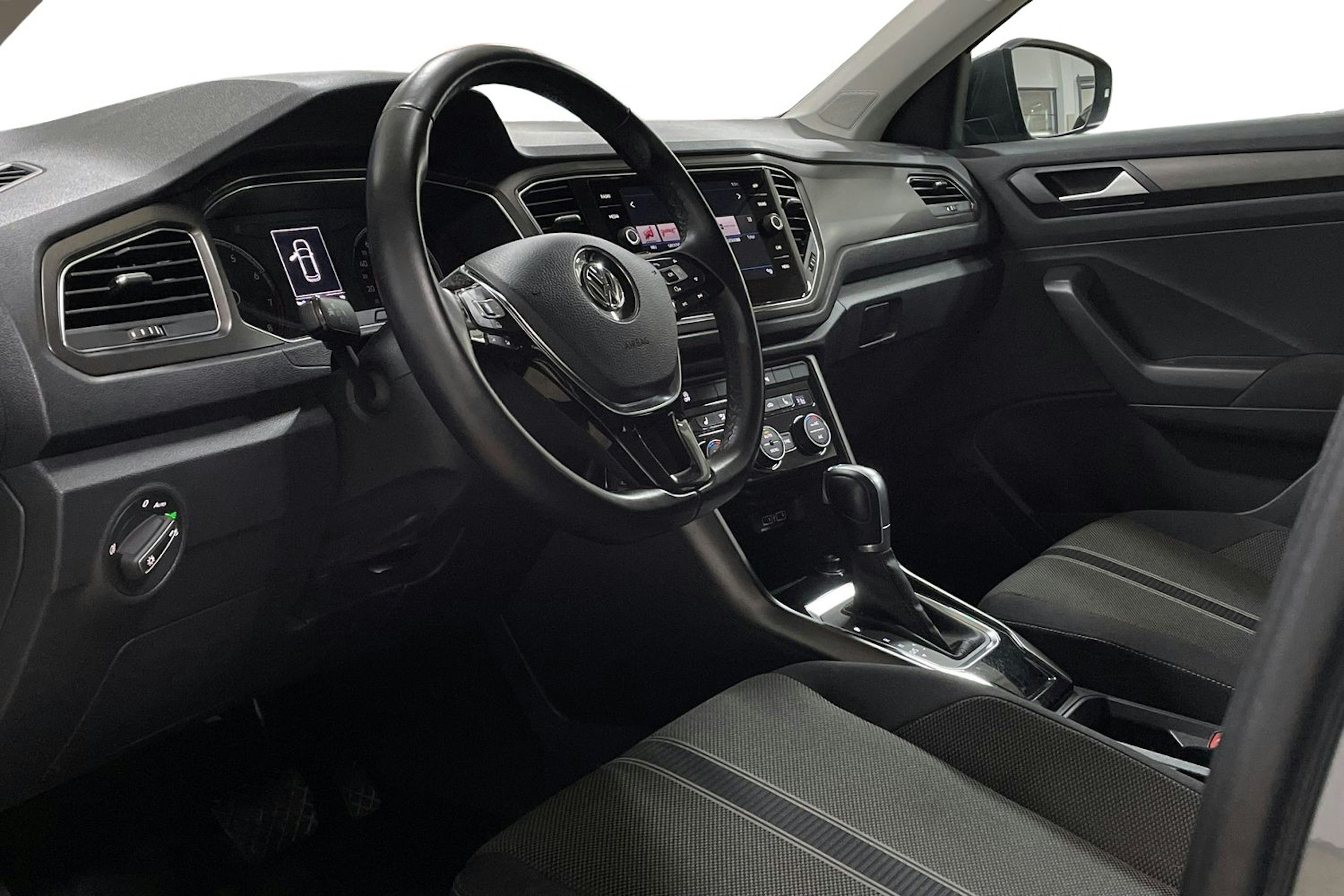 Harmaa Volkswagen T-Roc 2018 kuva 7.