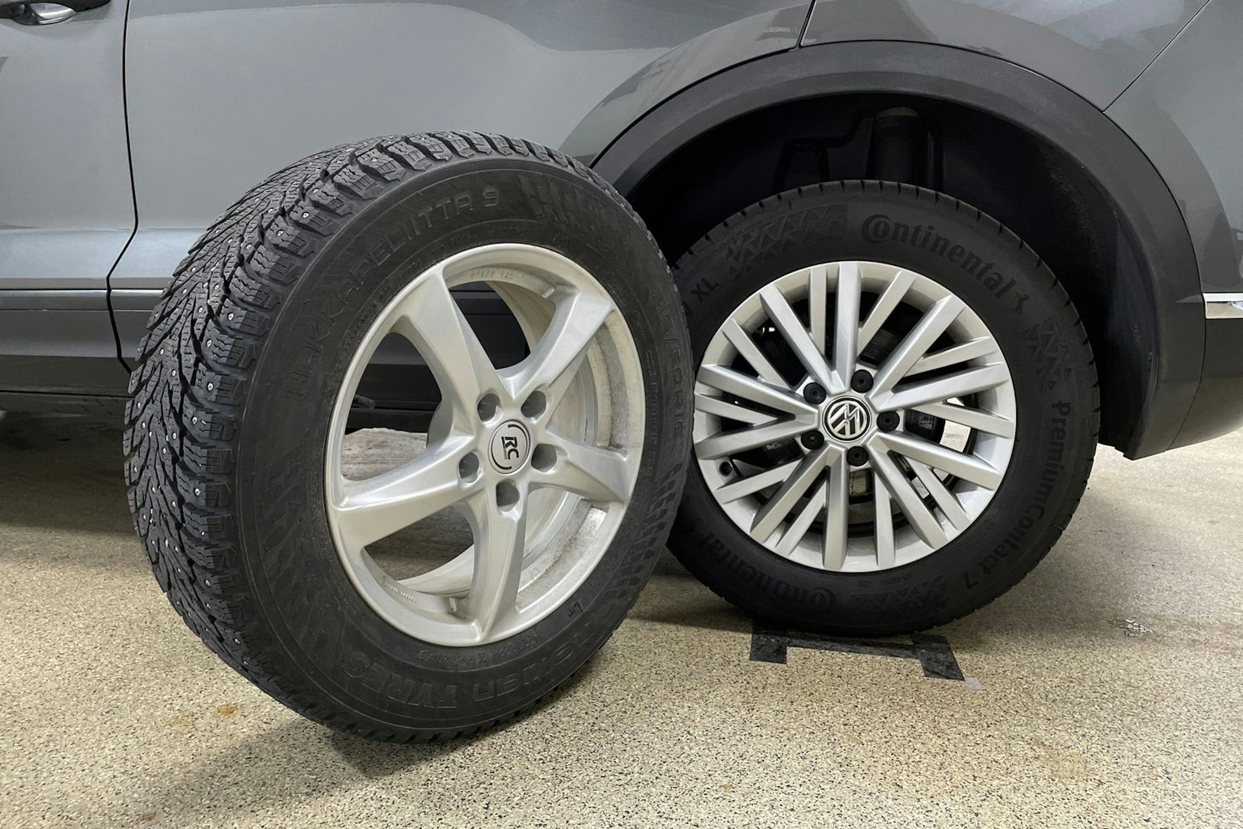 Harmaa Volkswagen T-Roc 2018 kuva 13.