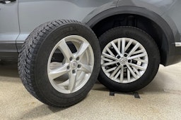 Harmaa Volkswagen T-Roc 2018 kuva 13.