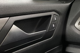 Harmaa Volkswagen T-Roc 2018 kuva 18.