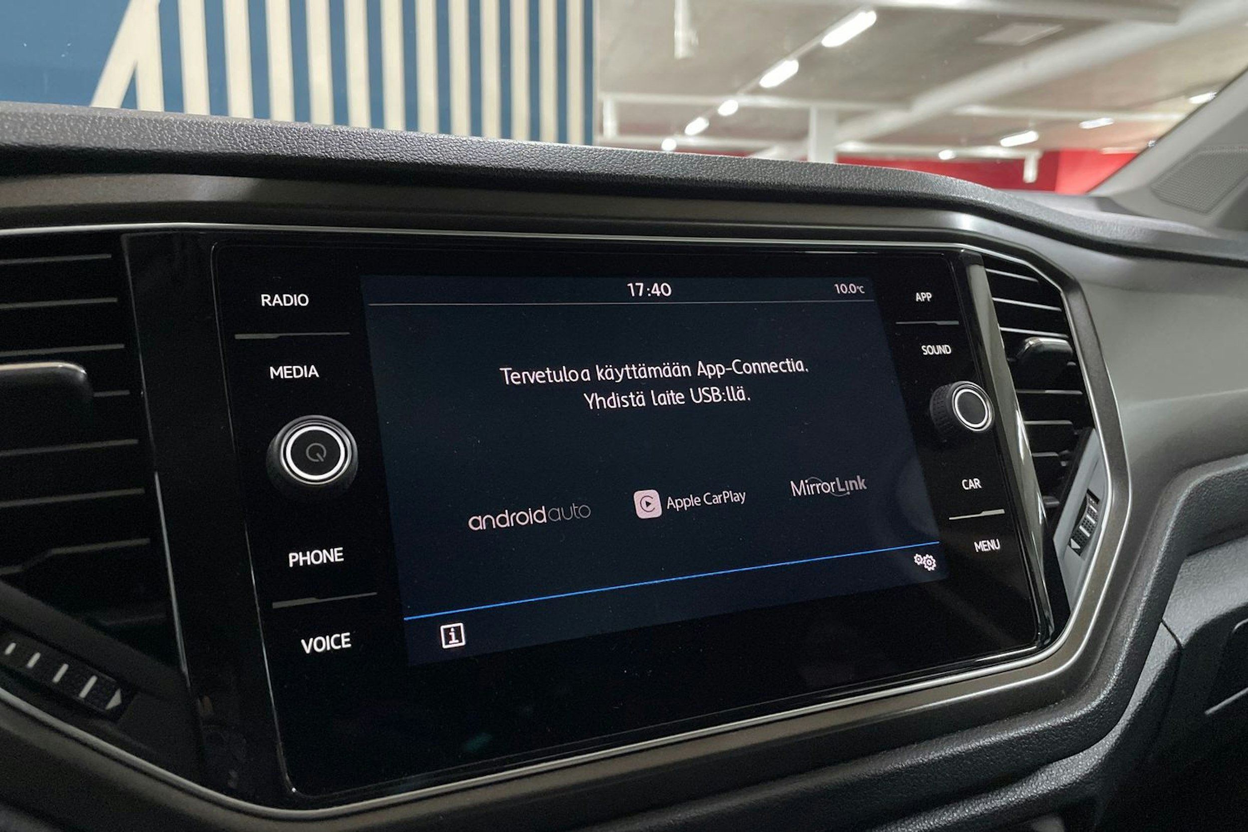 Harmaa Volkswagen T-Roc 2018 kuva 22.