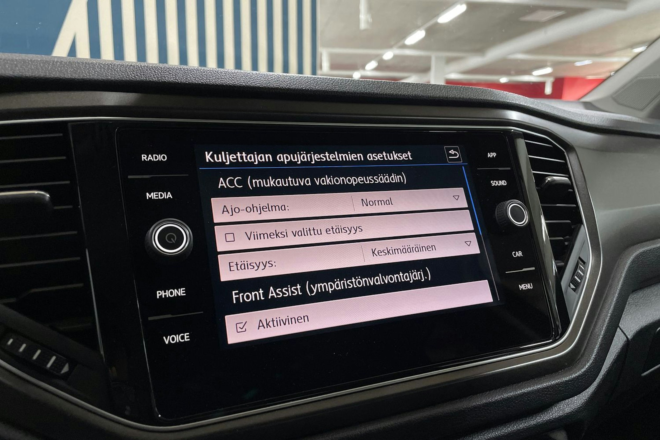 Harmaa Volkswagen T-Roc 2018 kuva 23.