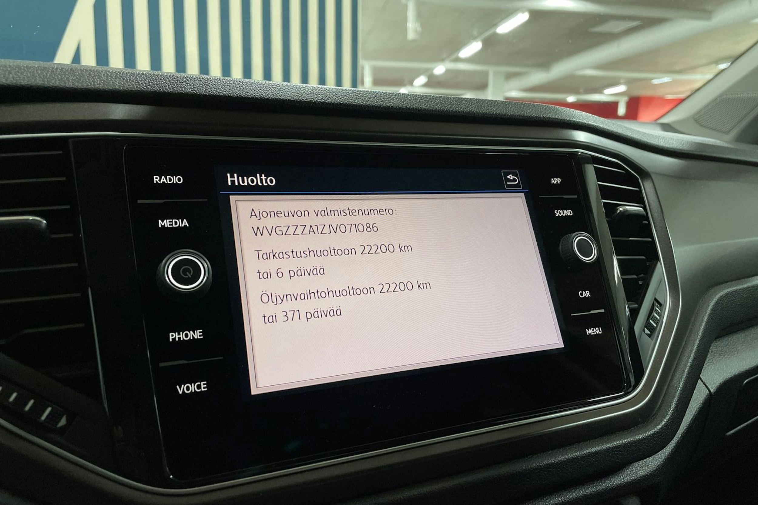 Harmaa Volkswagen T-Roc 2018 kuva 25.