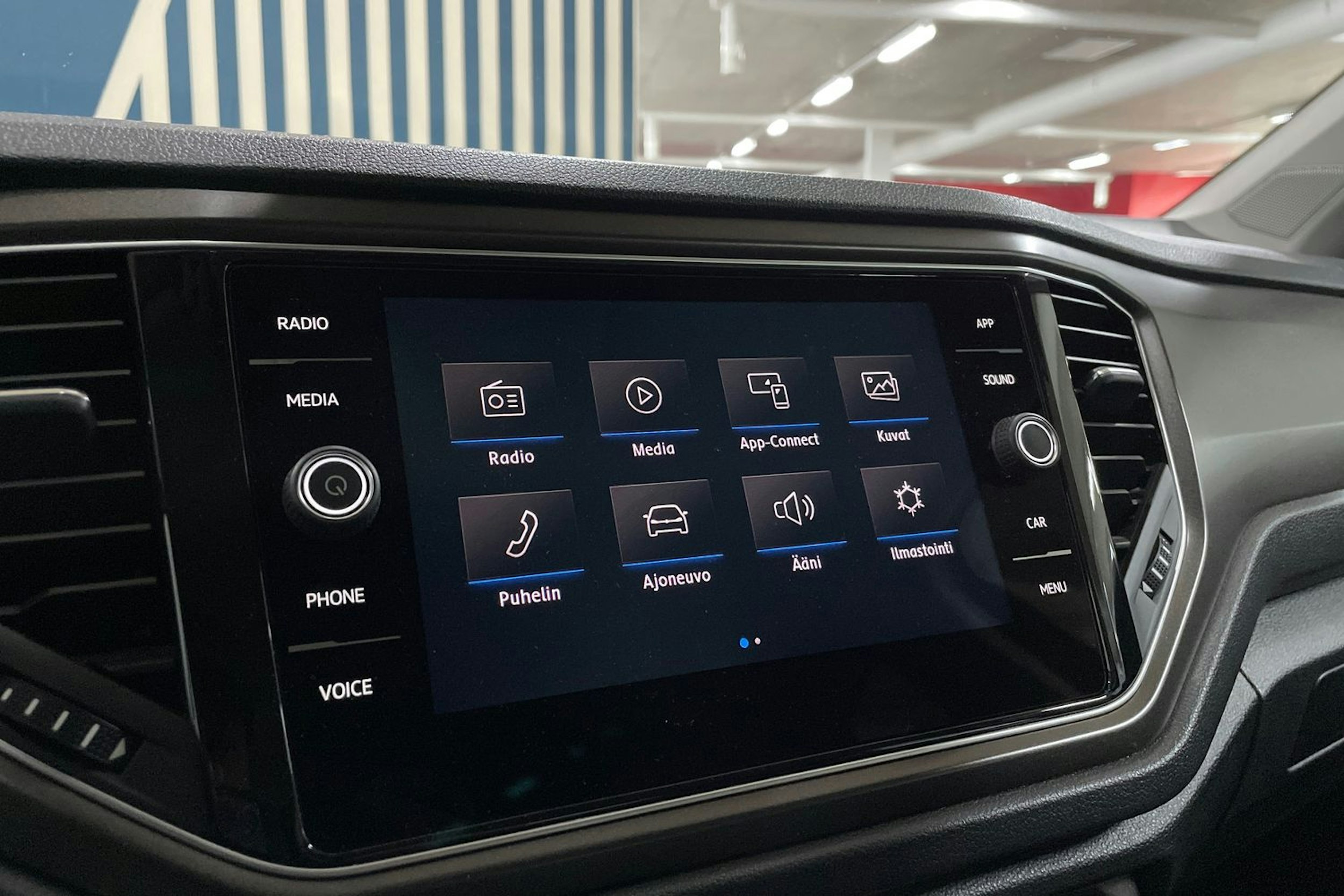 Harmaa Volkswagen T-Roc 2018 kuva 28.