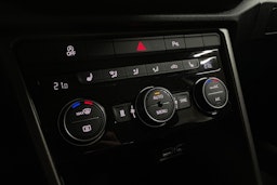 Harmaa Volkswagen T-Roc 2018 kuva 29.