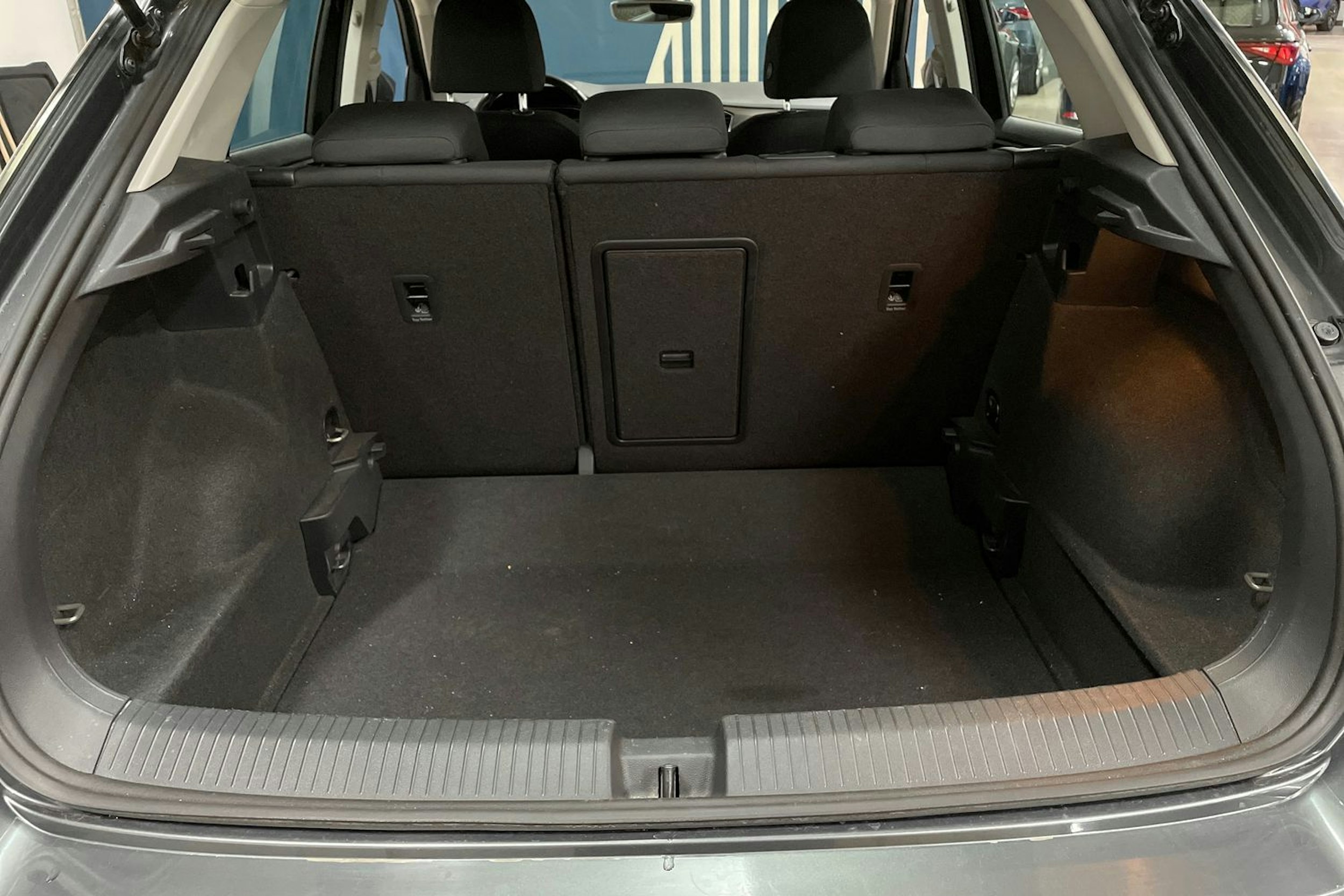 Harmaa Volkswagen T-Roc 2018 kuva 34.