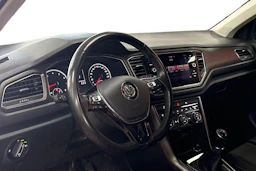 Punainen Volkswagen T-Roc 2018 kuva 3.