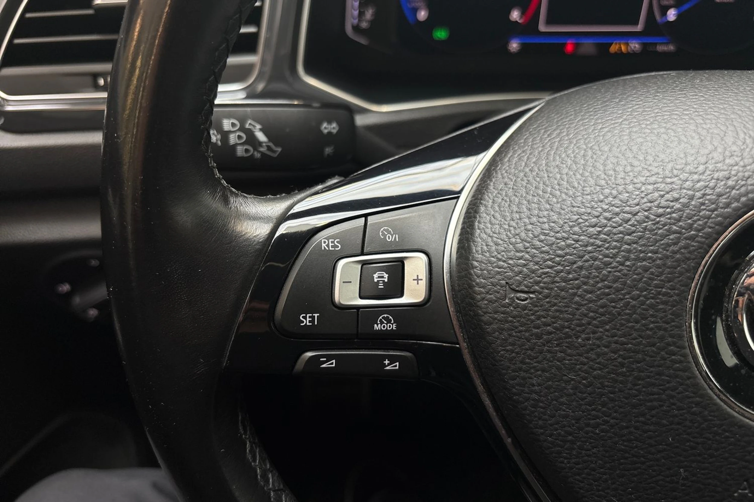 met. sininen Volkswagen T-Roc 2018 kuva 12.