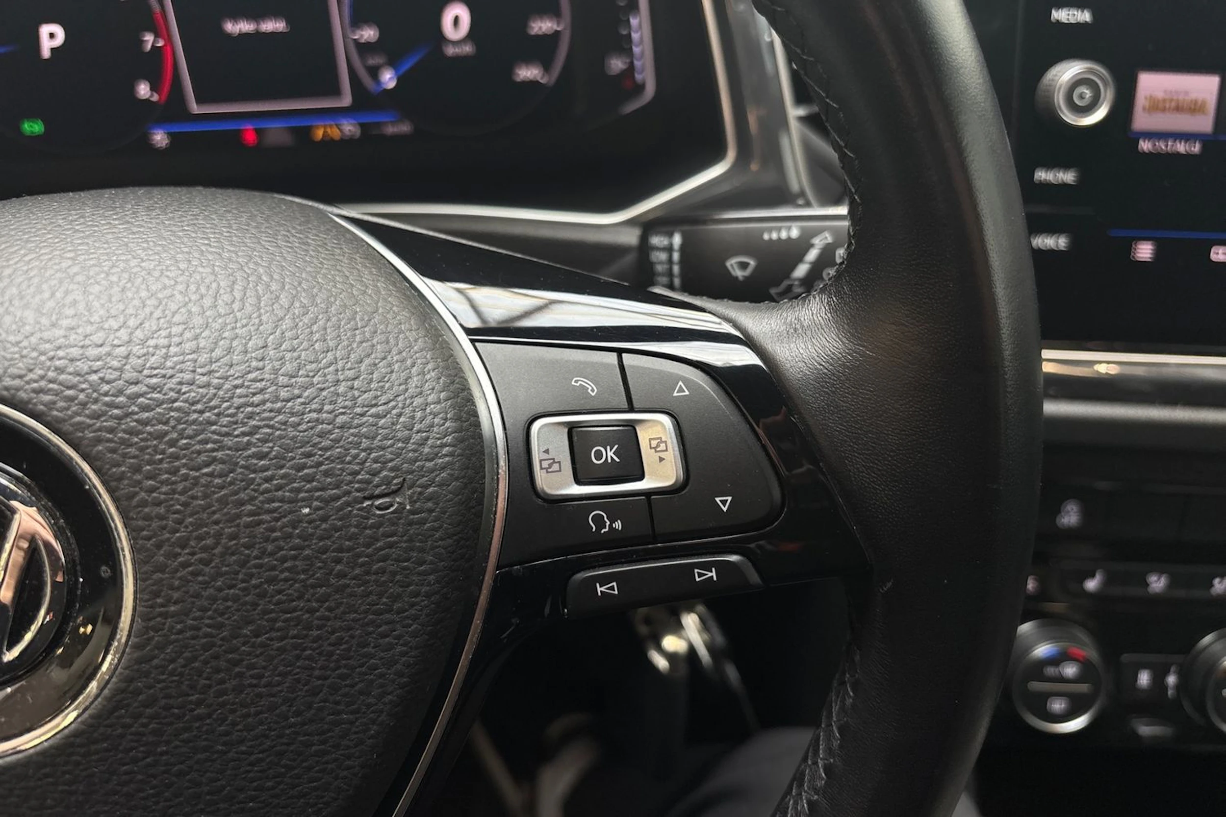 met. sininen Volkswagen T-Roc 2018 kuva 13.