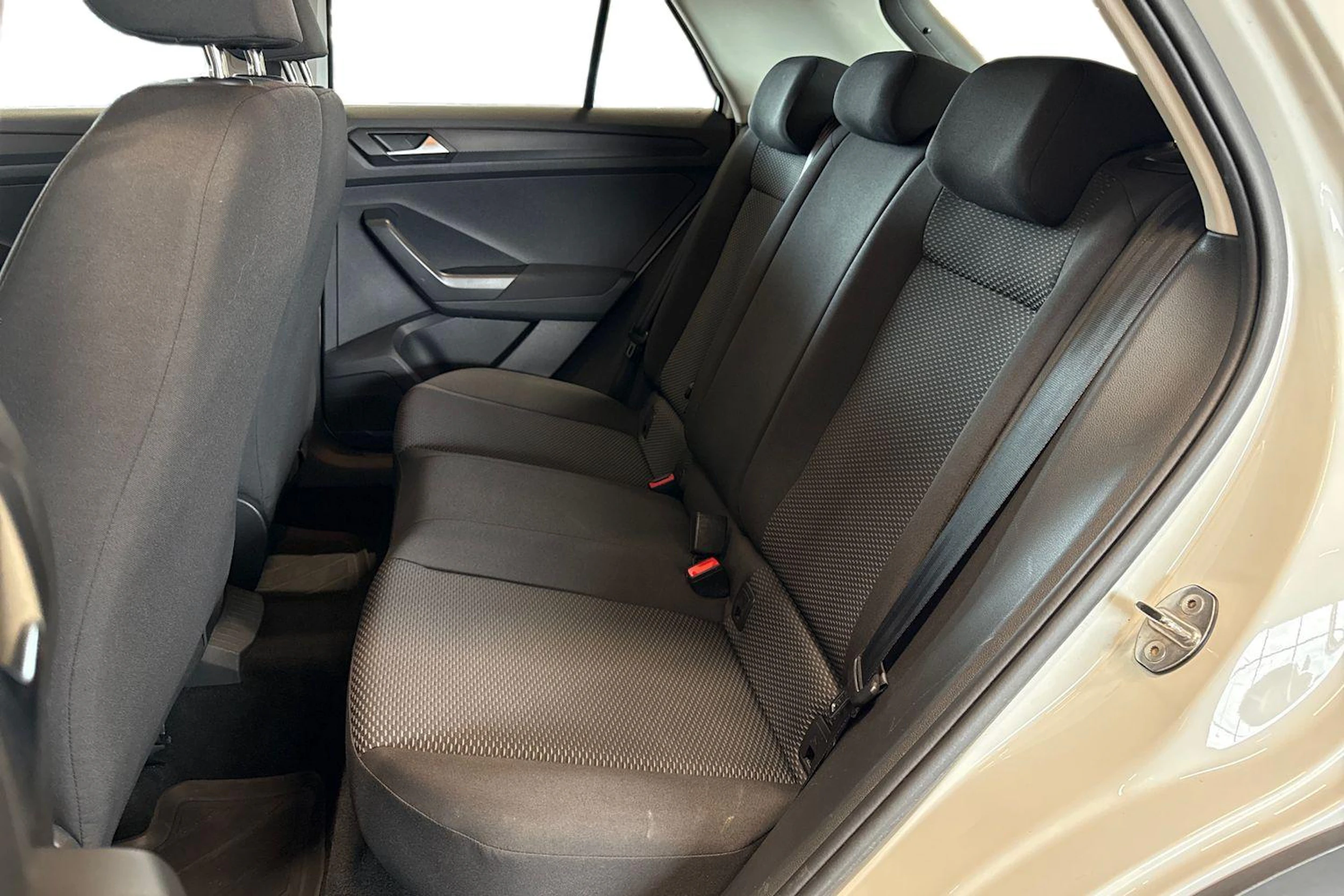 valkoinen Volkswagen T-Roc 2018 kuva 8.