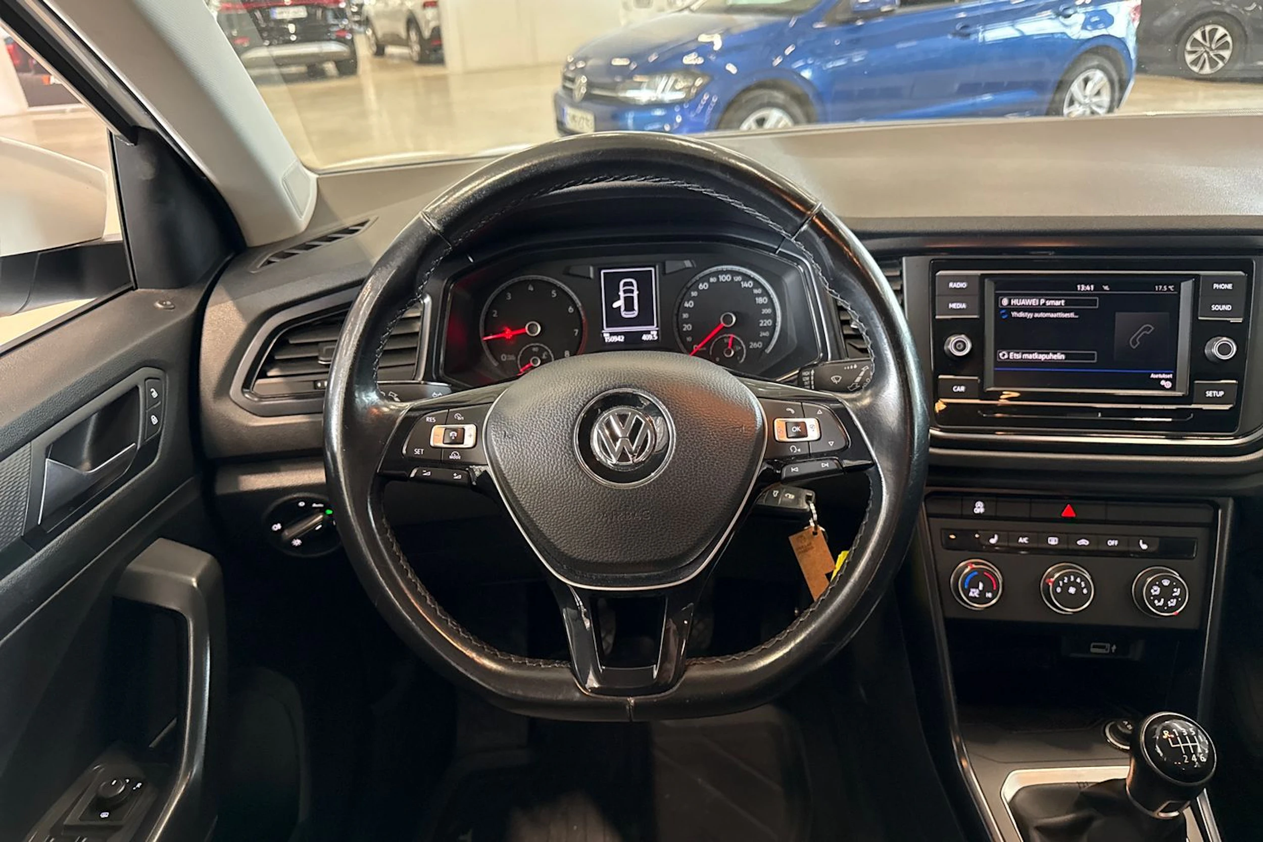 valkoinen Volkswagen T-Roc 2018 kuva 11.