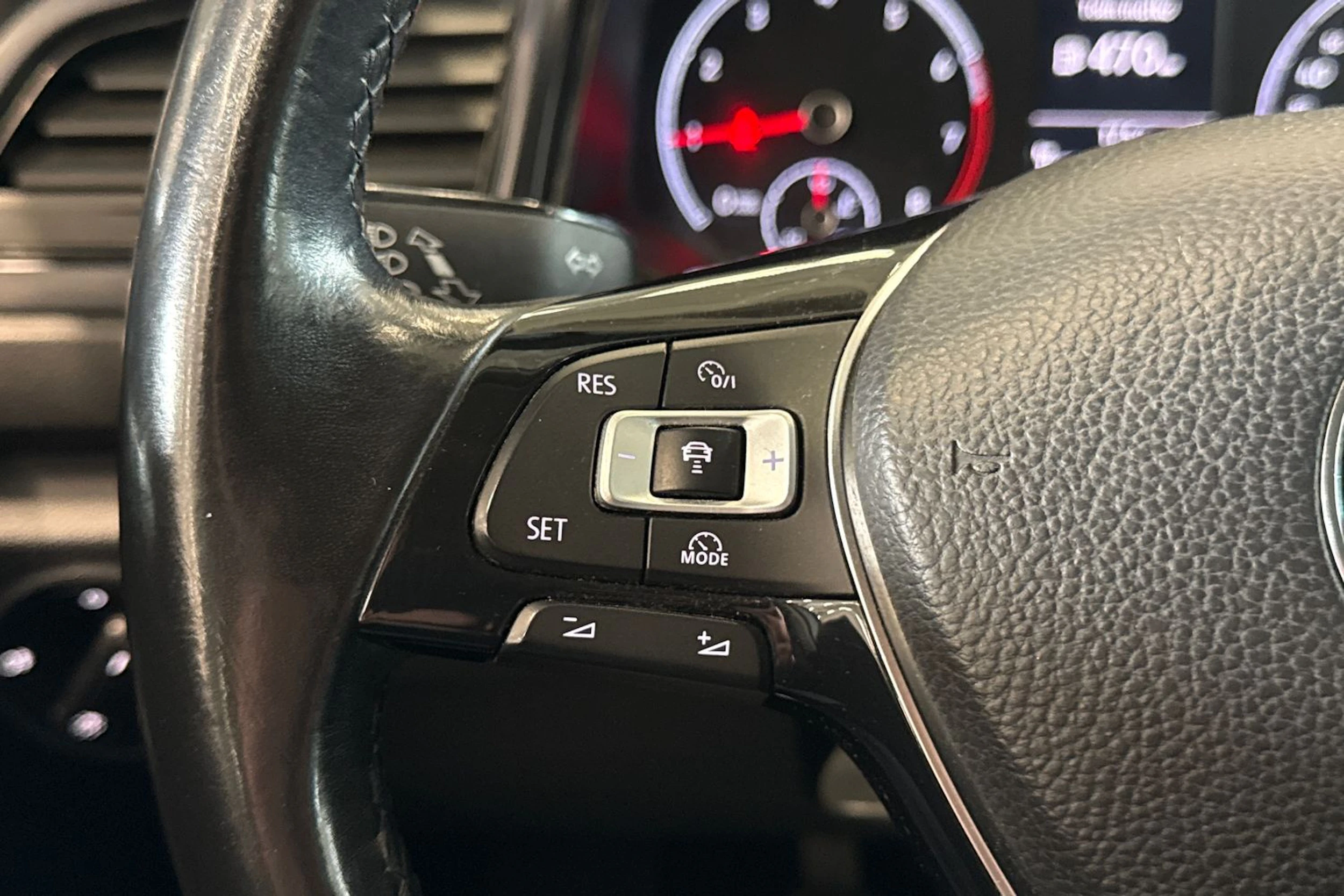 valkoinen Volkswagen T-Roc 2018 kuva 12.