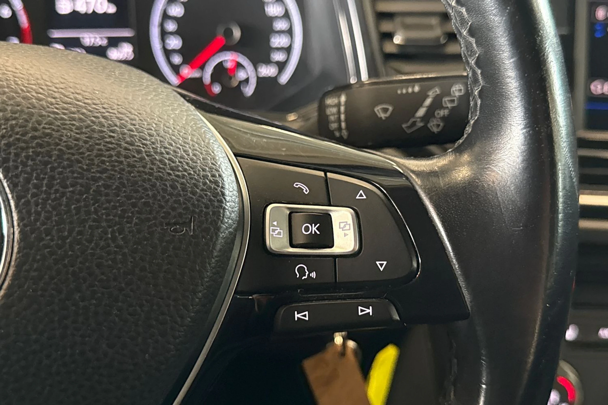 valkoinen Volkswagen T-Roc 2018 kuva 13.