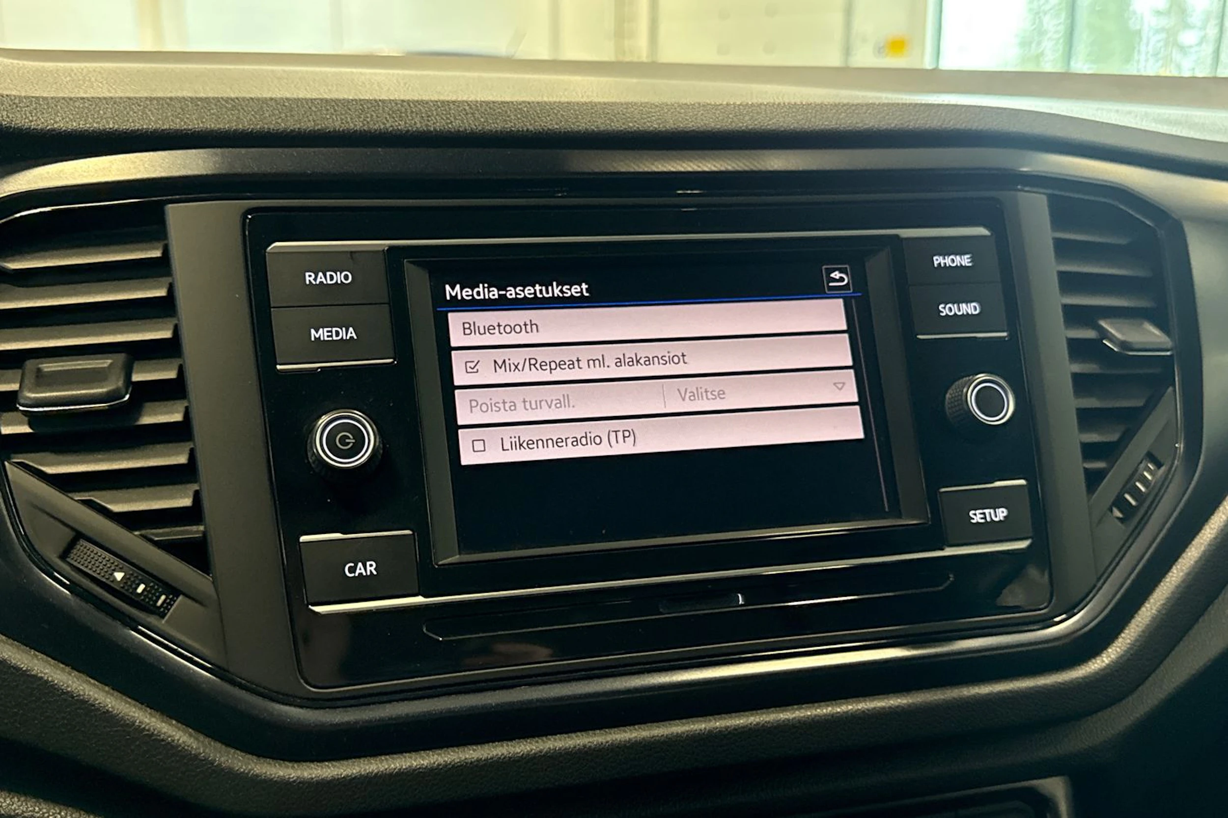 valkoinen Volkswagen T-Roc 2018 kuva 16.