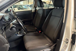 valkoinen Volkswagen T-Roc 2018 kuva 17.