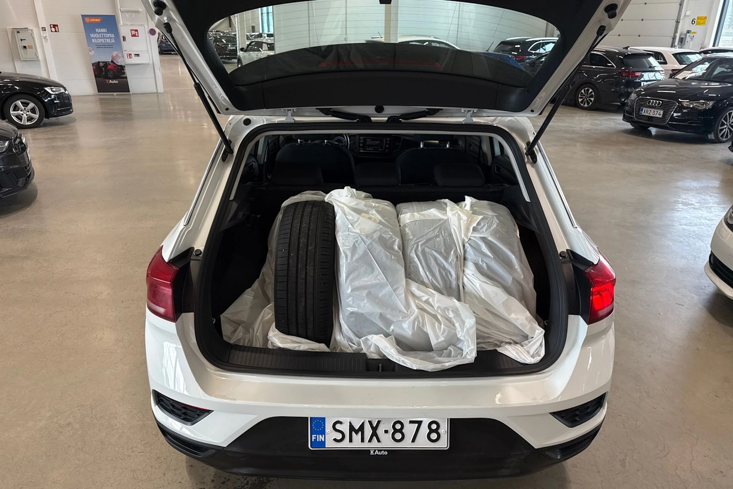 valkoinen Volkswagen T-Roc 2018 kuva 18.