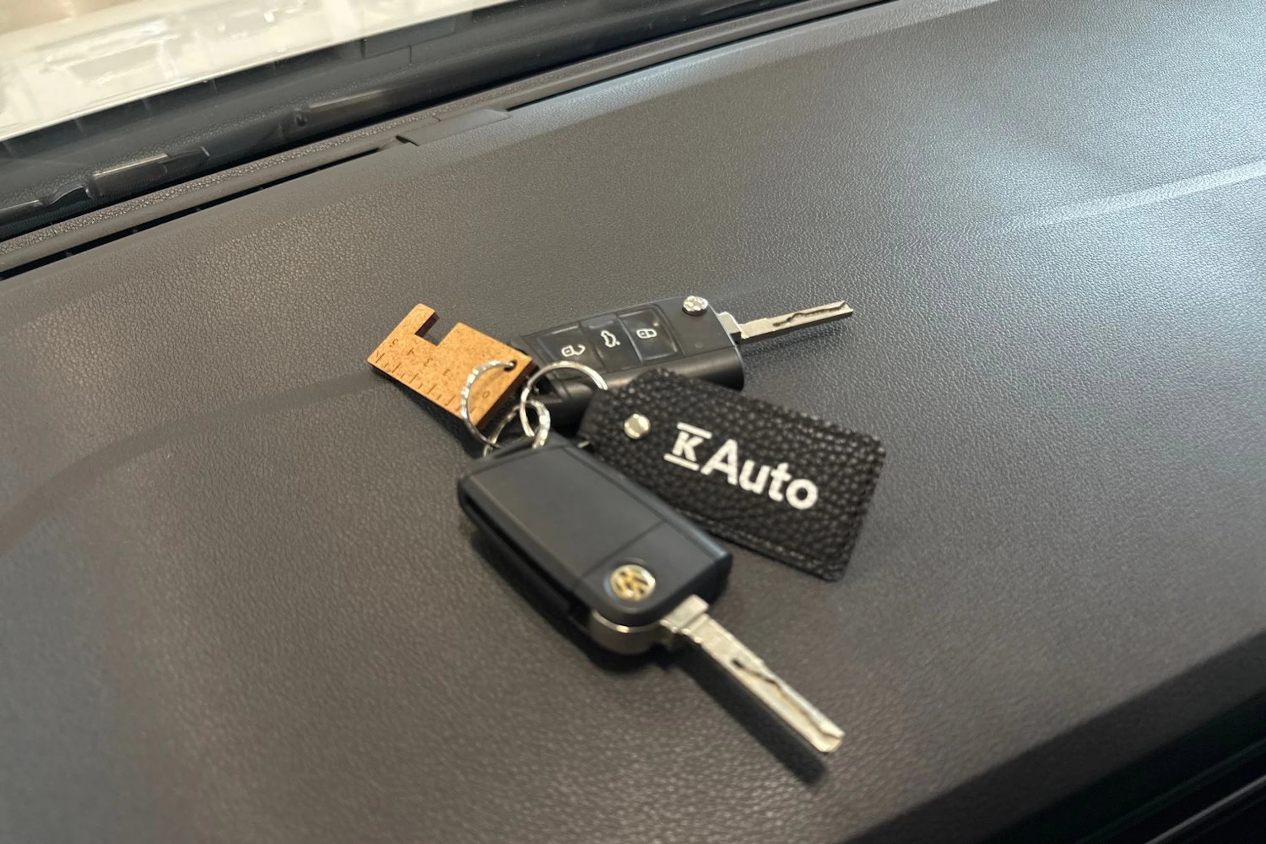 valkoinen Volkswagen T-Roc 2018 kuva 20.