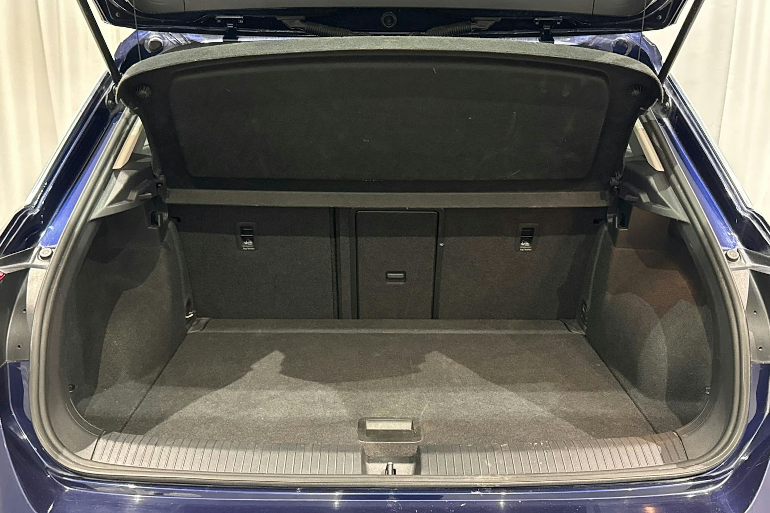 sininen Volkswagen T-Roc 2018 kuva 14.