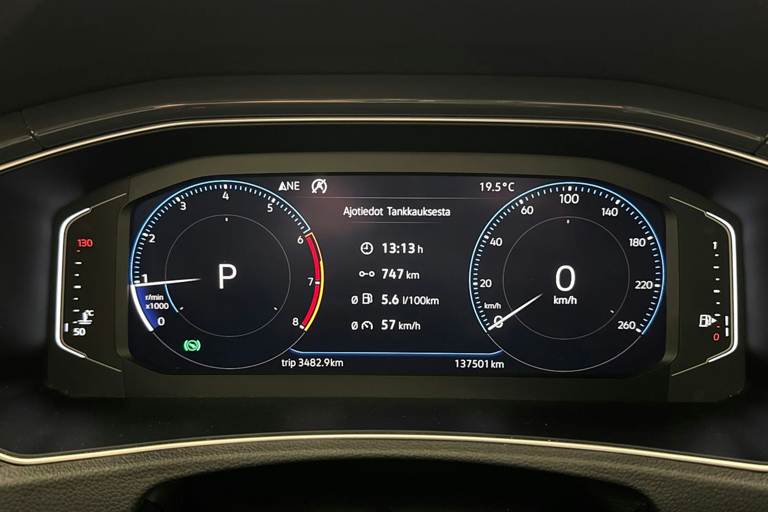 sininen Volkswagen T-Roc 2018 kuva 16.