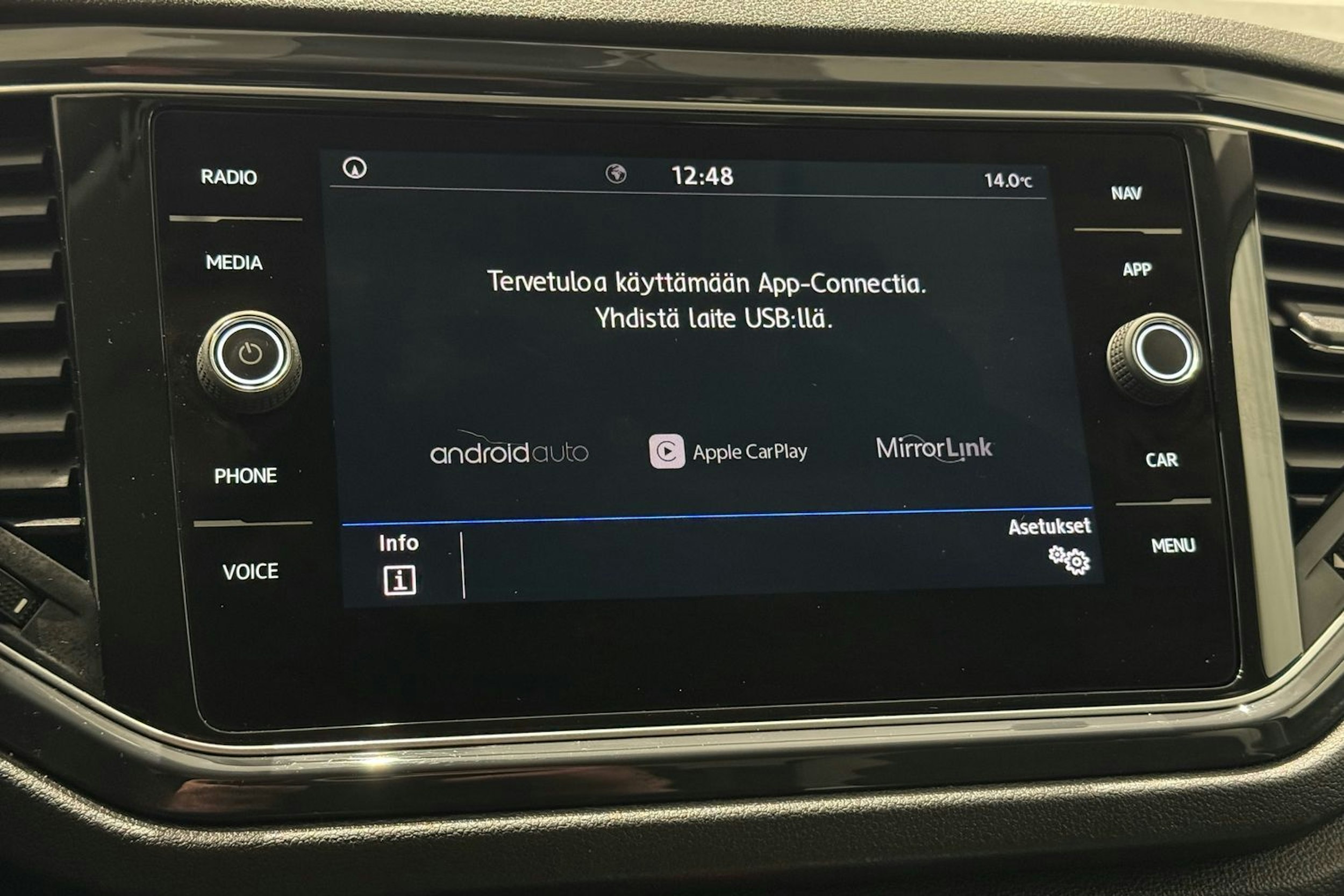 sininen Volkswagen T-Roc 2018 kuva 24.