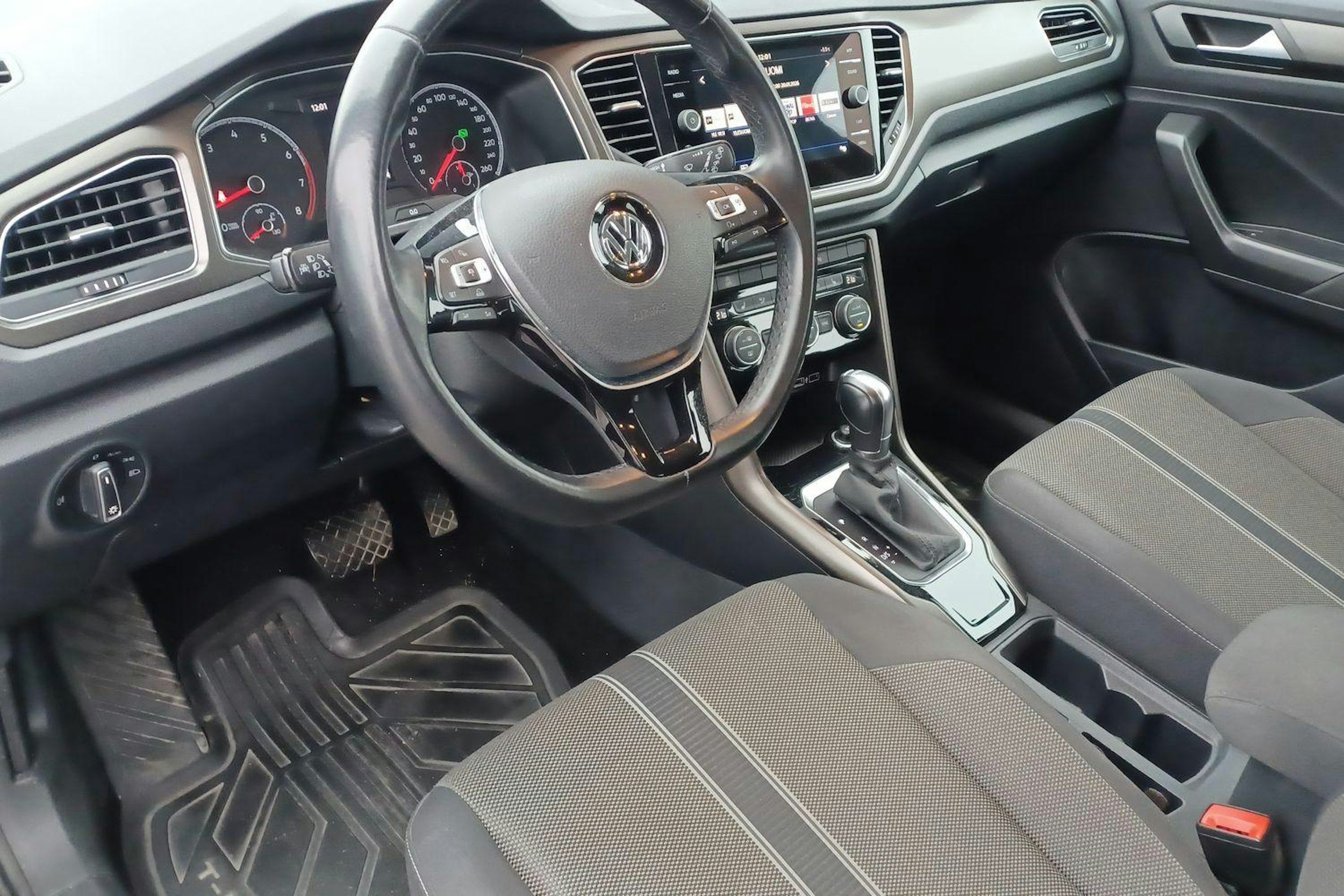 met. harmaa Volkswagen T-Roc 2018 kuva 3.