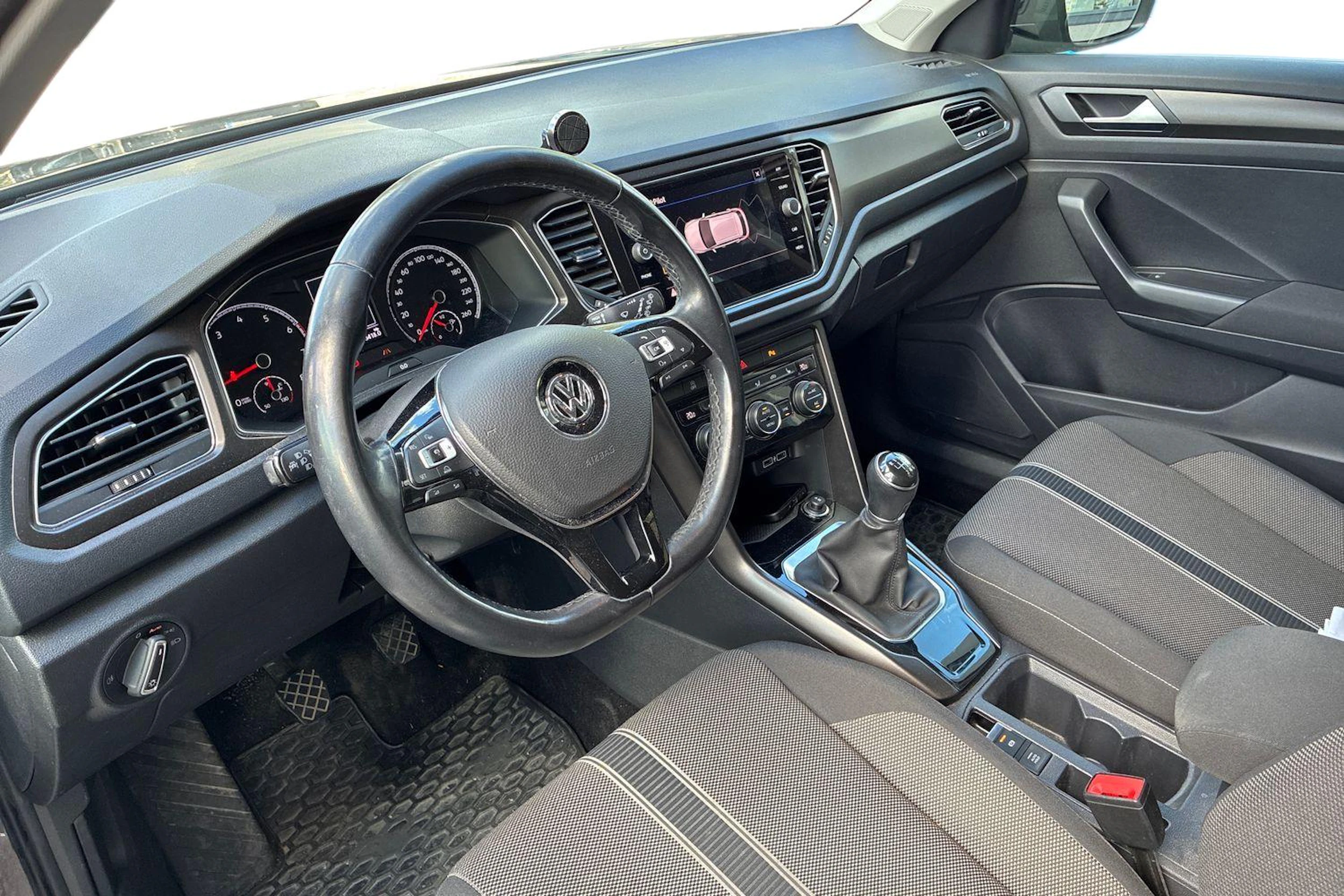 harmaa Volkswagen T-Roc 2018 kuva 3.